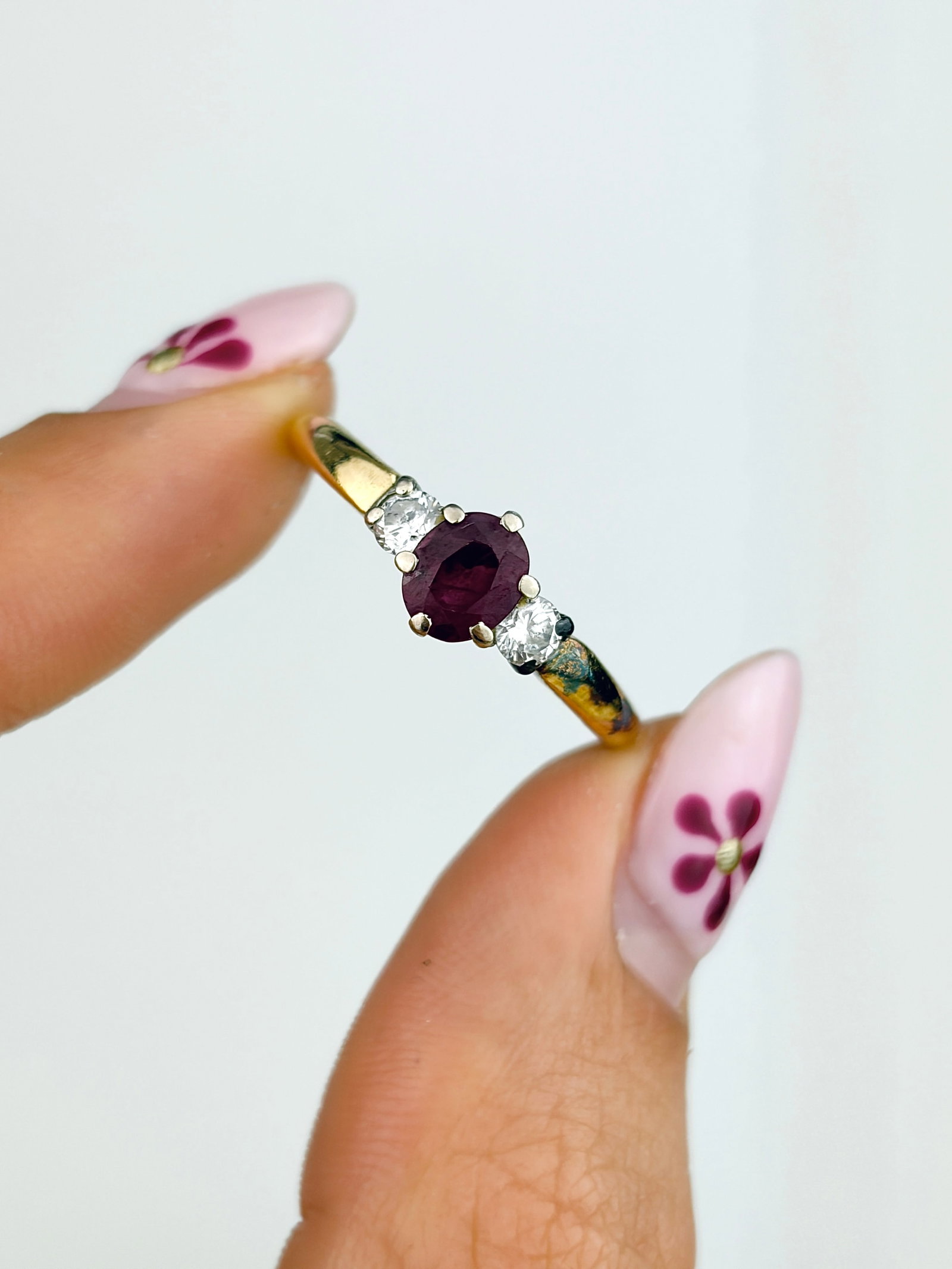 SWEET VINTAGE RUBY AND DIAMOND THREE STONE RING IN 18CT GOLD - 5