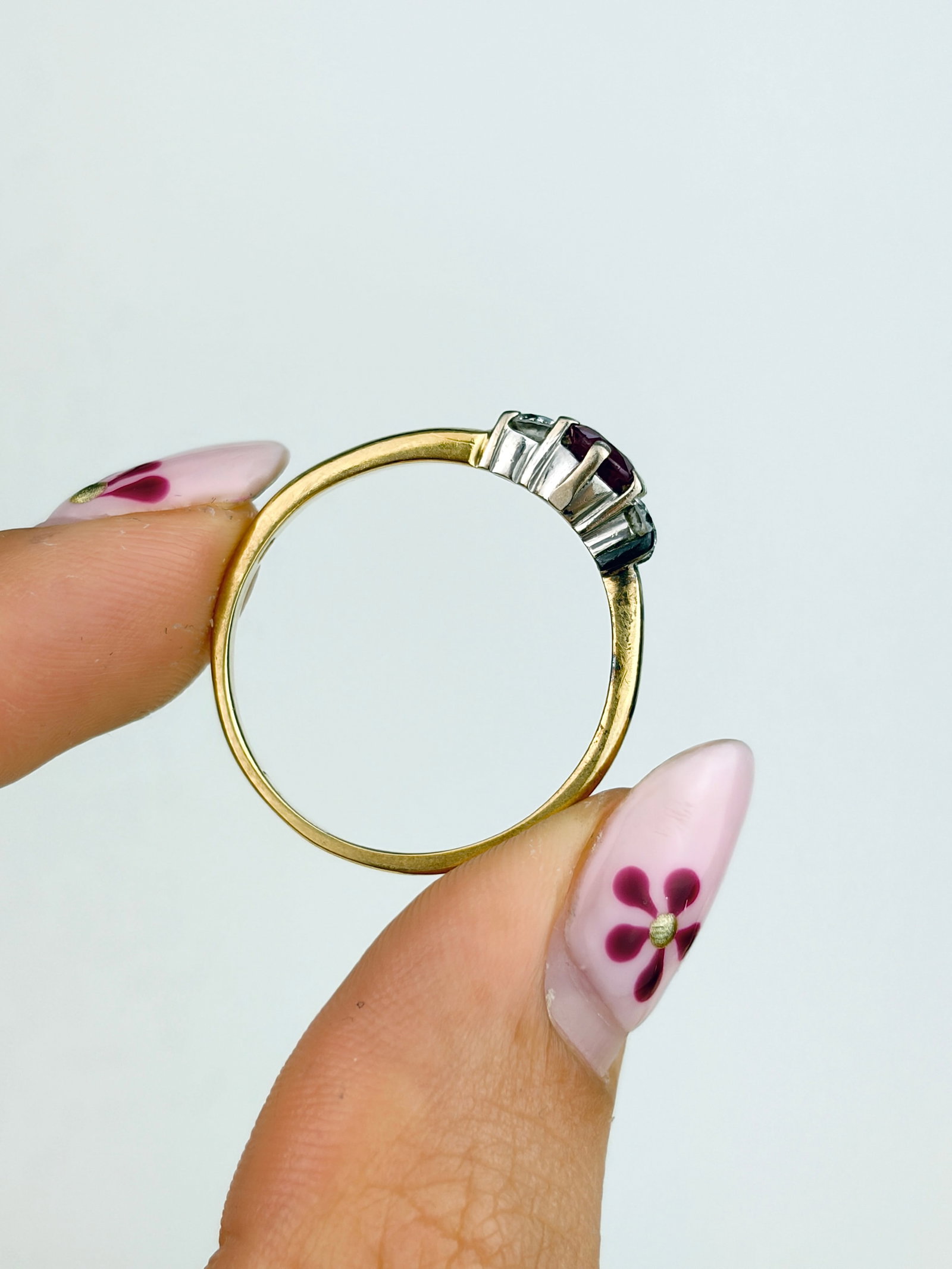 SWEET VINTAGE RUBY AND DIAMOND THREE STONE RING IN 18CT GOLD - 6