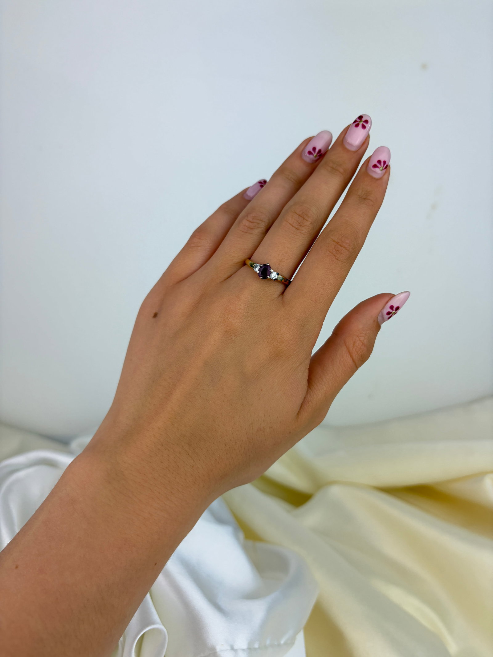 SWEET VINTAGE RUBY AND DIAMOND THREE STONE RING IN 18CT GOLD - 7