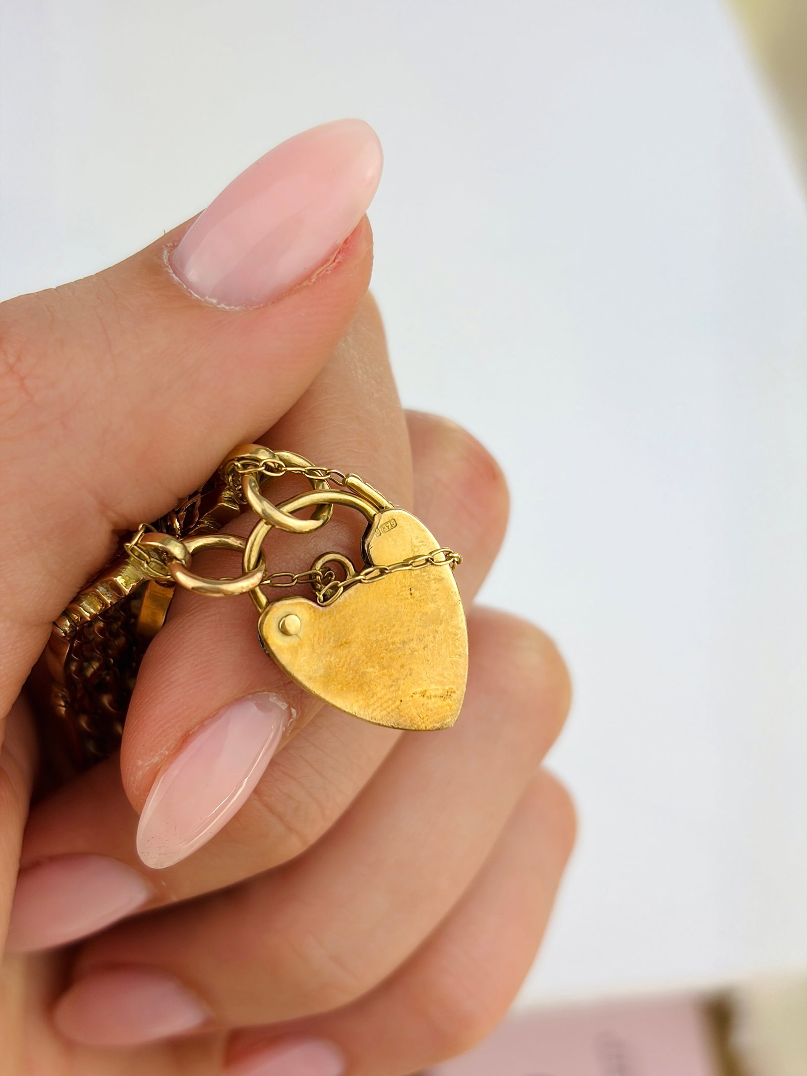 ANTIQUE 9CT YELLOW GOLD CHUNKY GATE BRACELET WITH HEART PADLOCK - 5