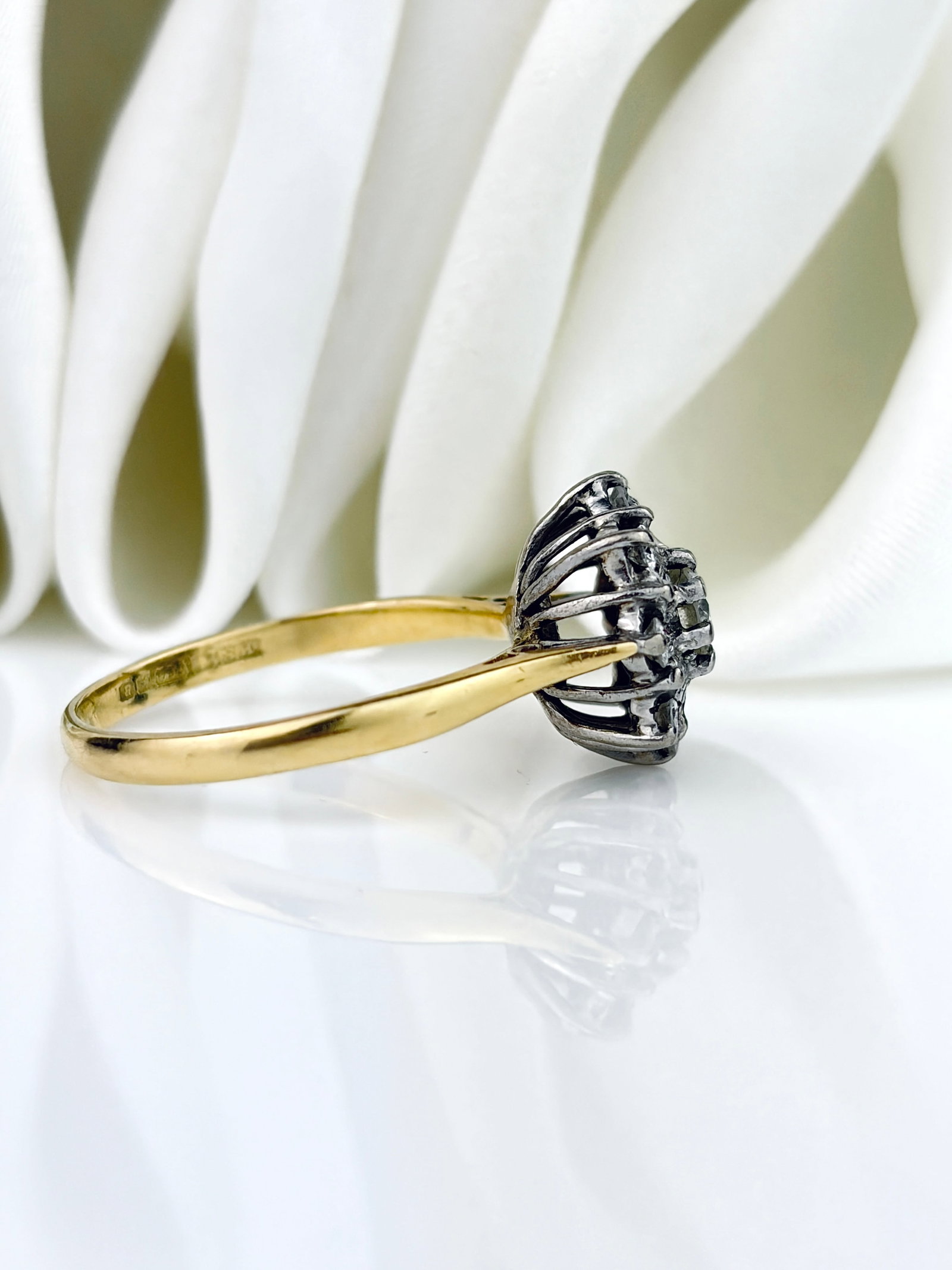 VINTAGE C.1976 18CT GOLD LARGE DIAMOND CLUSTER RING - 3