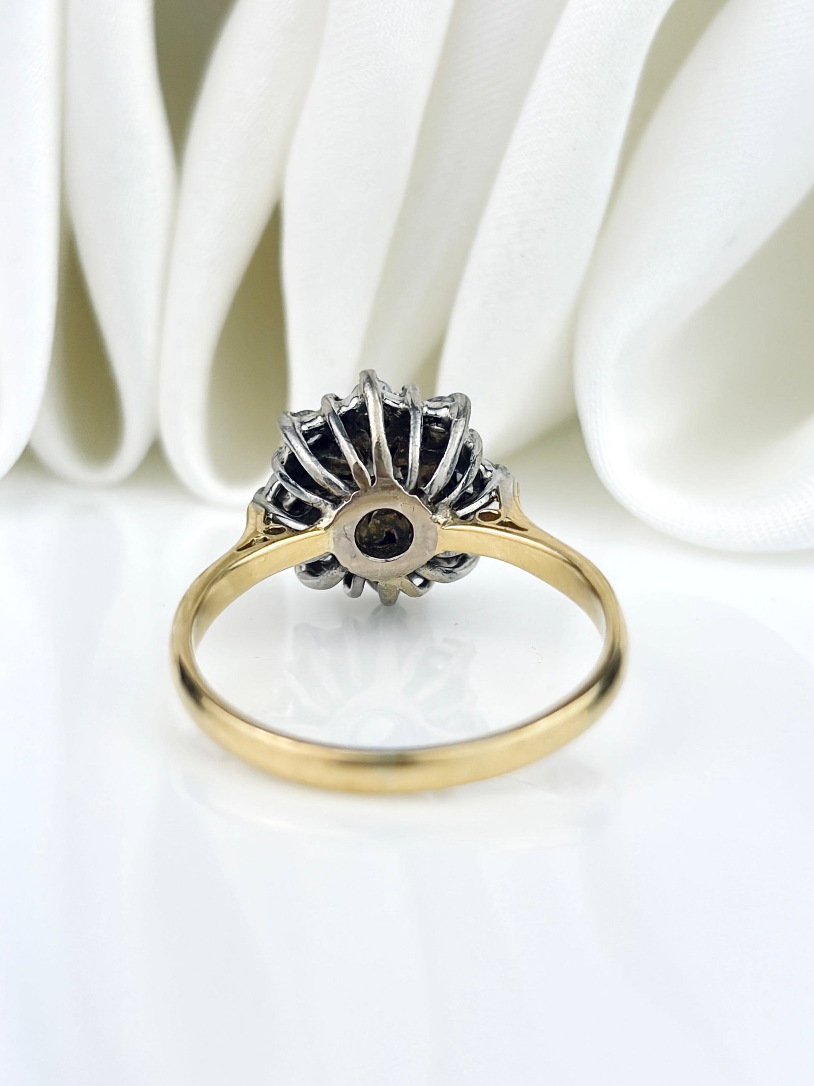 VINTAGE C.1976 18CT GOLD LARGE DIAMOND CLUSTER RING - 4