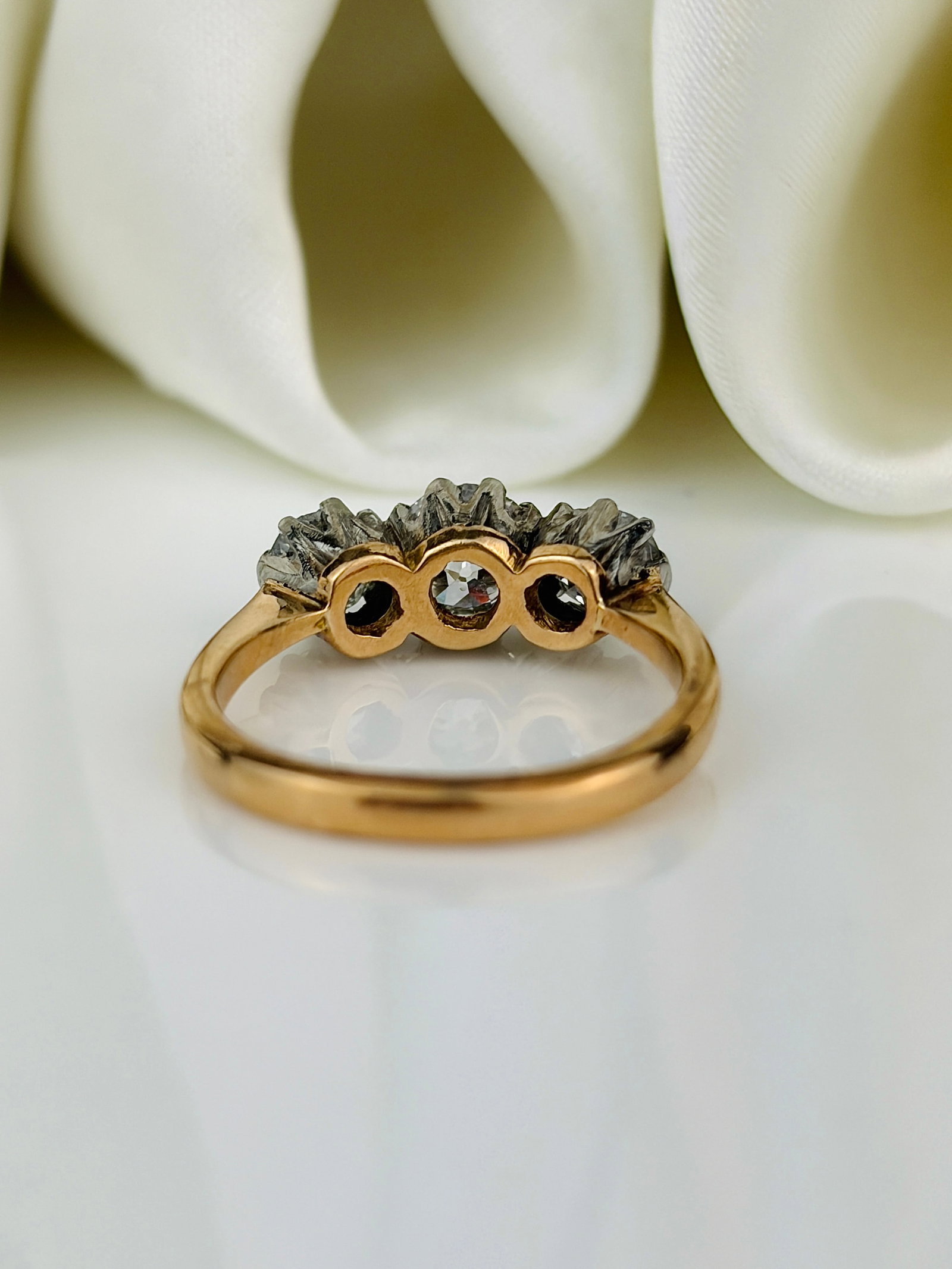 Edwardian 1.40ct Diamond and 18 Carat Gold and Platinum Three Stone Ring - 3