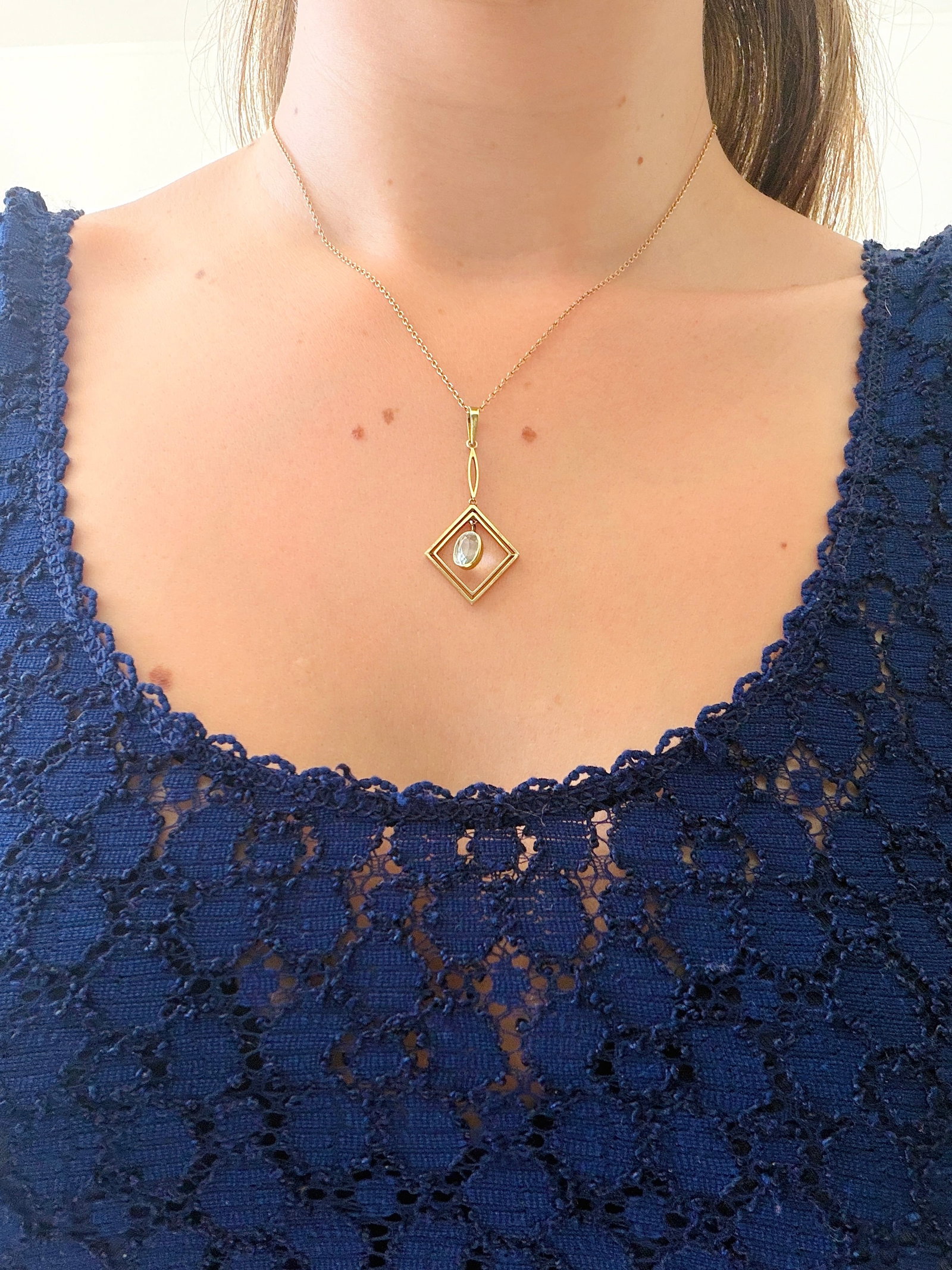 Antique 9ct Gold Aquamarine Pendant on 9ct Chain with Barrel Clasp - 7