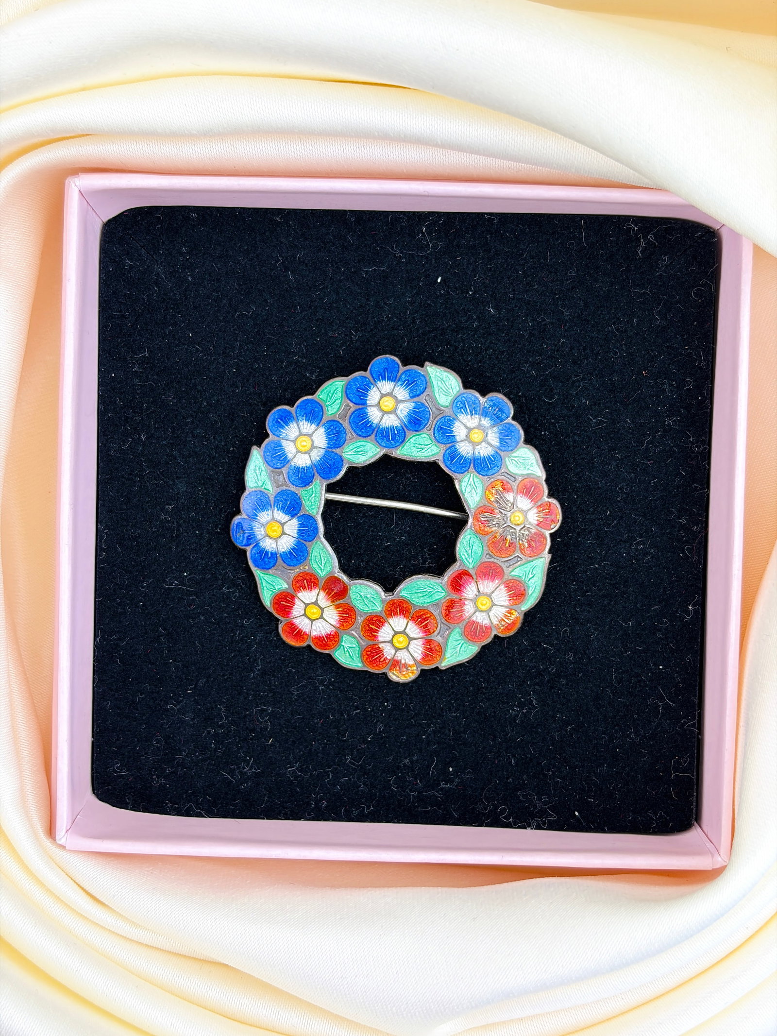 VINTAGE SILVER AND ENAMEL FLOWER WREATH BROOCH - 6