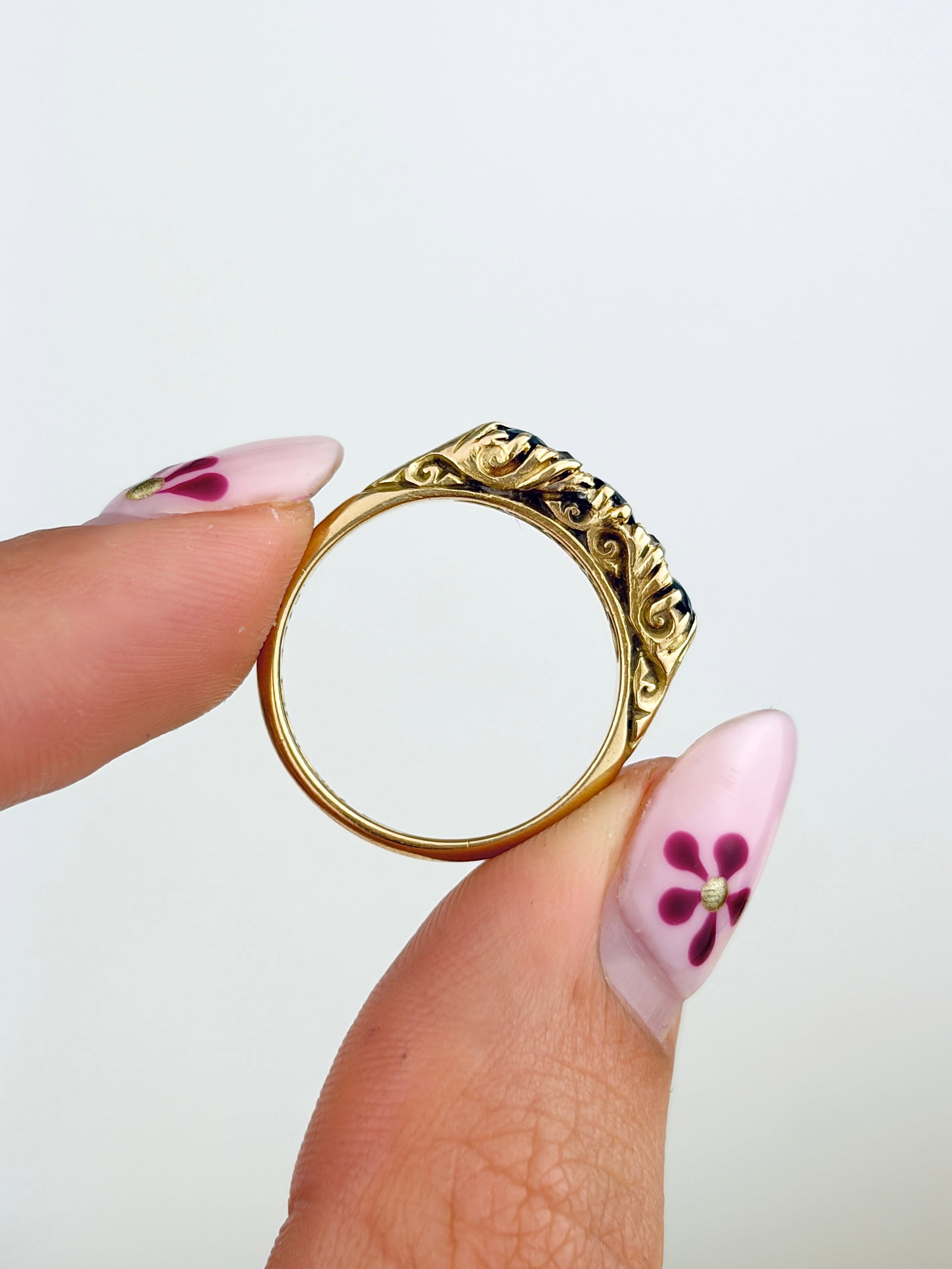 ANTIQUE C.1911 18CT YELLOW GOLD SAPPHIRE AND DIAMOND 5 STONE RING - 6