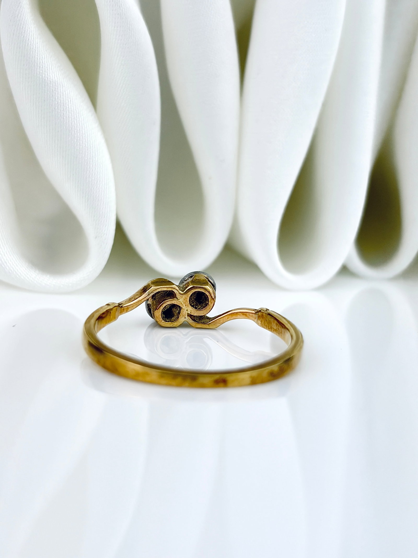 ANTIQUE 18CT GOLD DIAMOND TOI ET MOI TWIST RING - 3