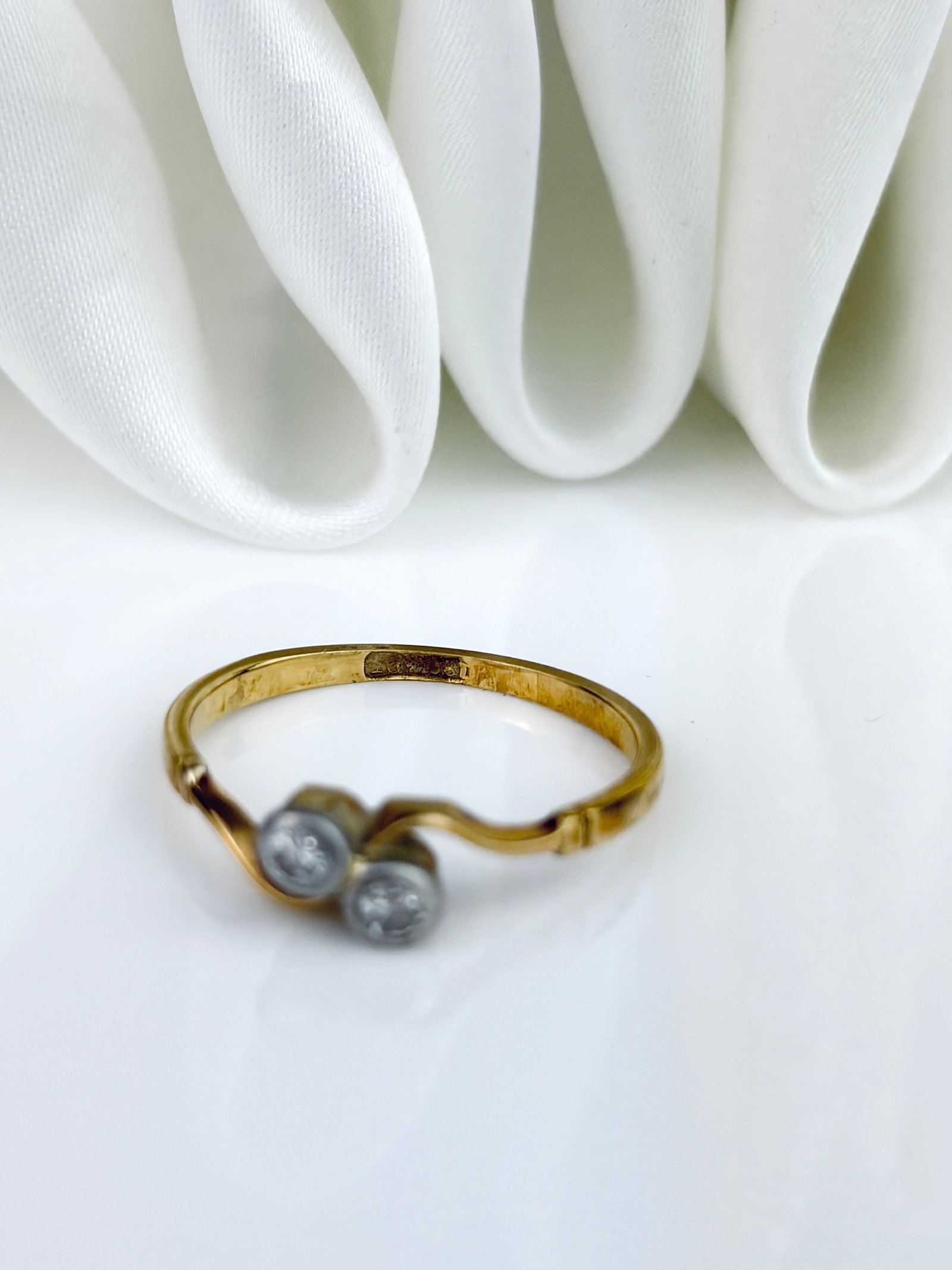 ANTIQUE 18CT GOLD DIAMOND TOI ET MOI TWIST RING - 4