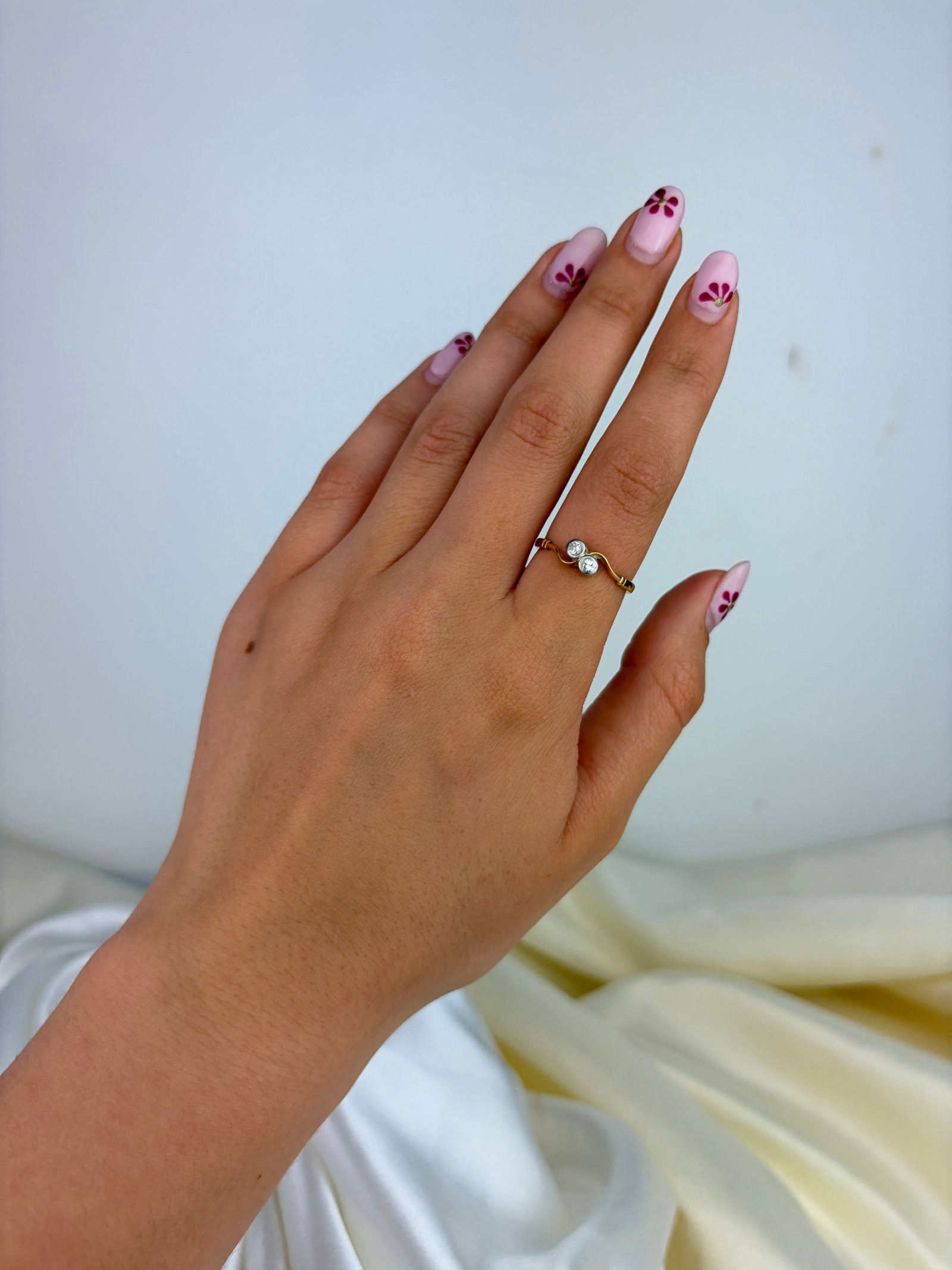 ANTIQUE 18CT GOLD DIAMOND TOI ET MOI TWIST RING - 7