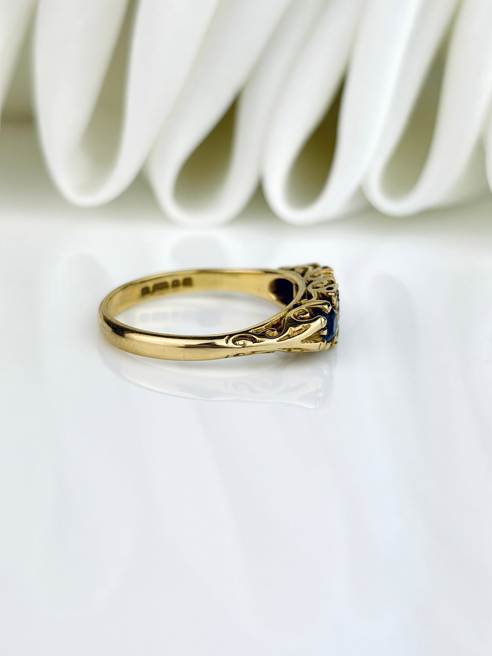 Vintage 18ct Yellow Gold Sapphire and Diamond 3 Stone Scroll Set Ring - 2