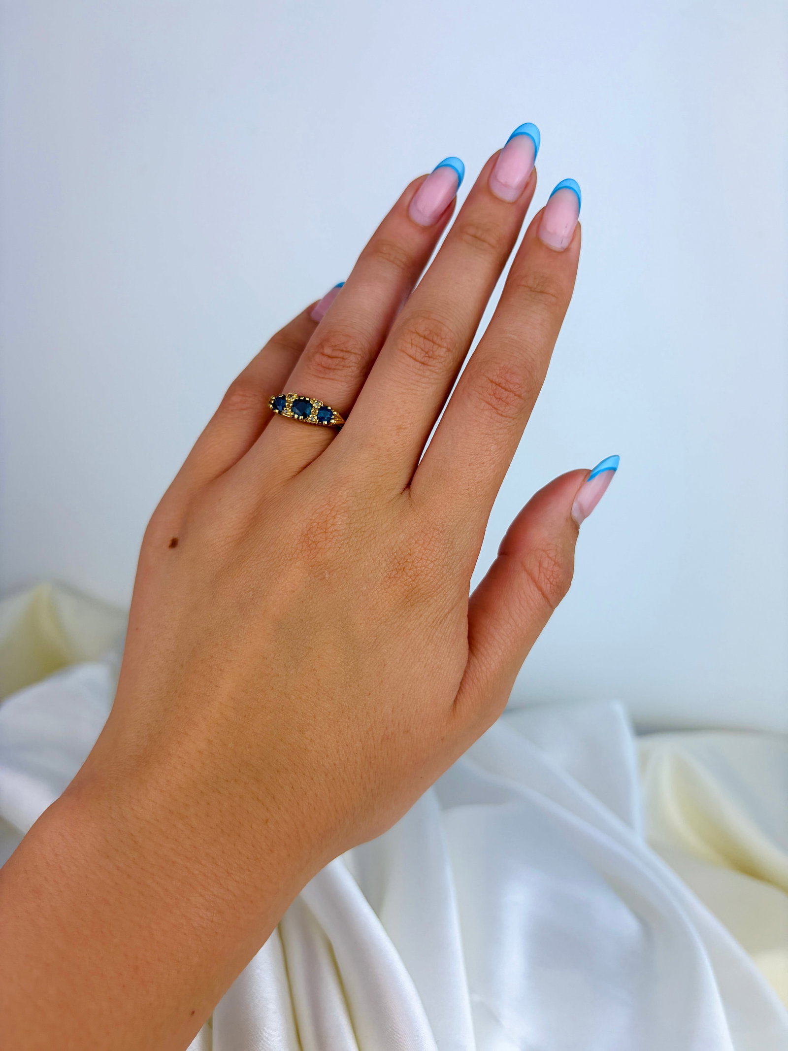 Vintage 18ct Yellow Gold Sapphire and Diamond 3 Stone Scroll Set Ring - 7