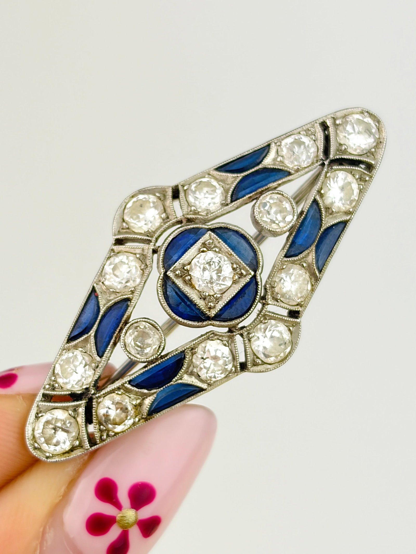 ANTIQUE ART DECO ERA SAPPHIRE AND DIAMOND PLATINUM BROOCH IN ANTIQUE BOX - 5