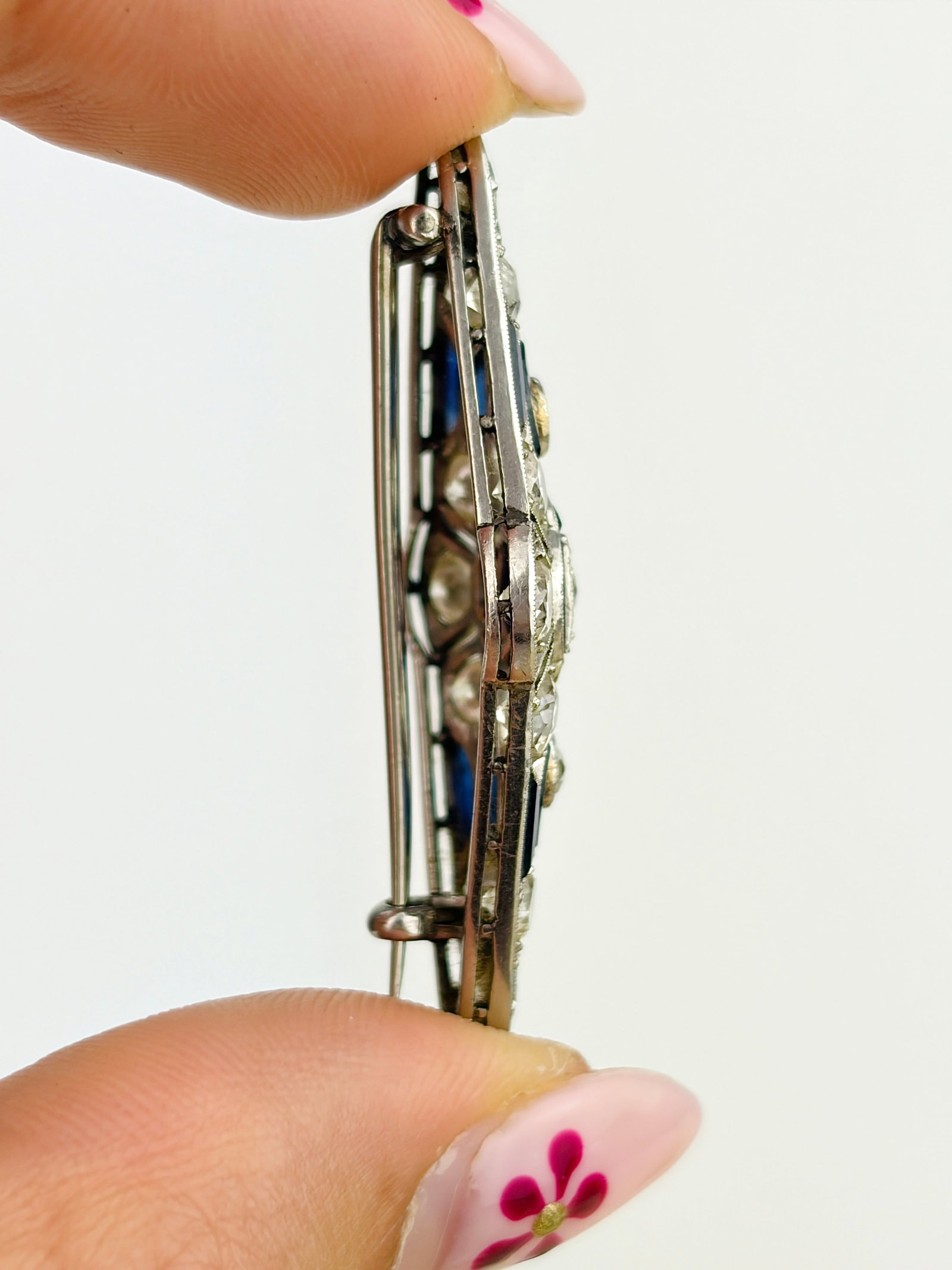 ANTIQUE ART DECO ERA SAPPHIRE AND DIAMOND PLATINUM BROOCH IN ANTIQUE BOX - 7