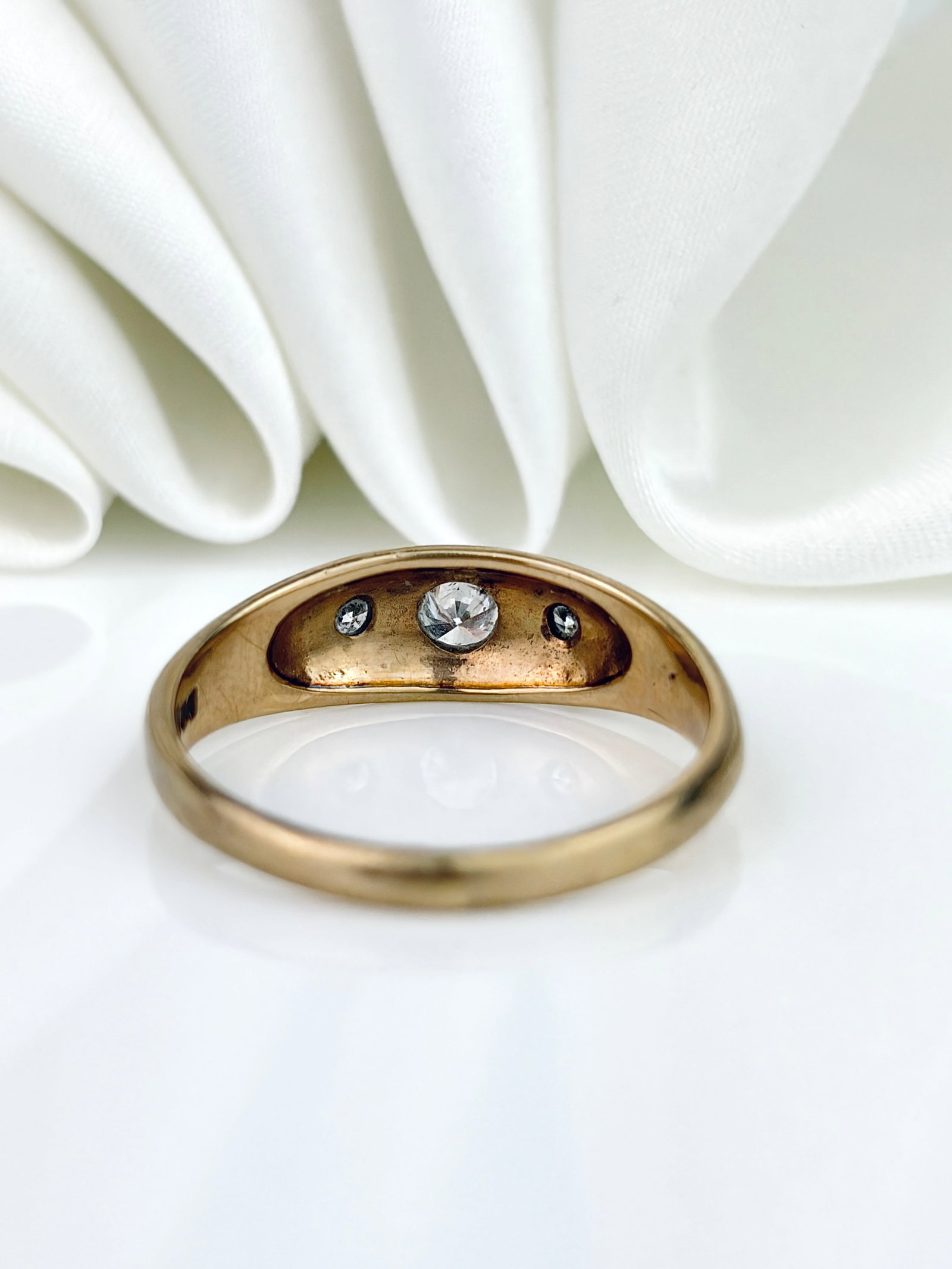 CHUNKY & HEAVY 9CT GOLD DIAMOND 3 STONE STARBURST RING - 5