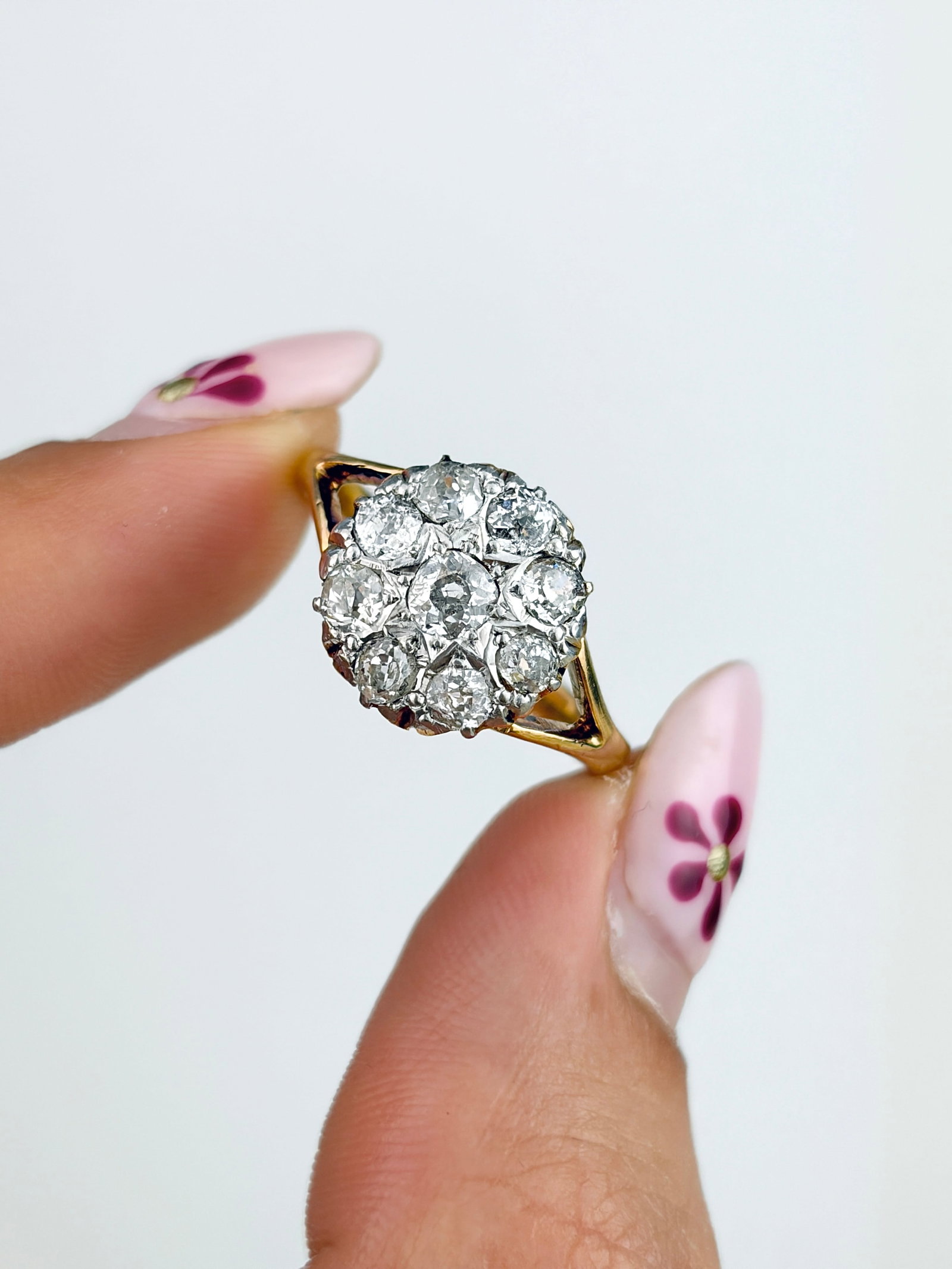 CHUNKY 18CT YELLOW GOLD DIAMOND CLUSTER RING - 7