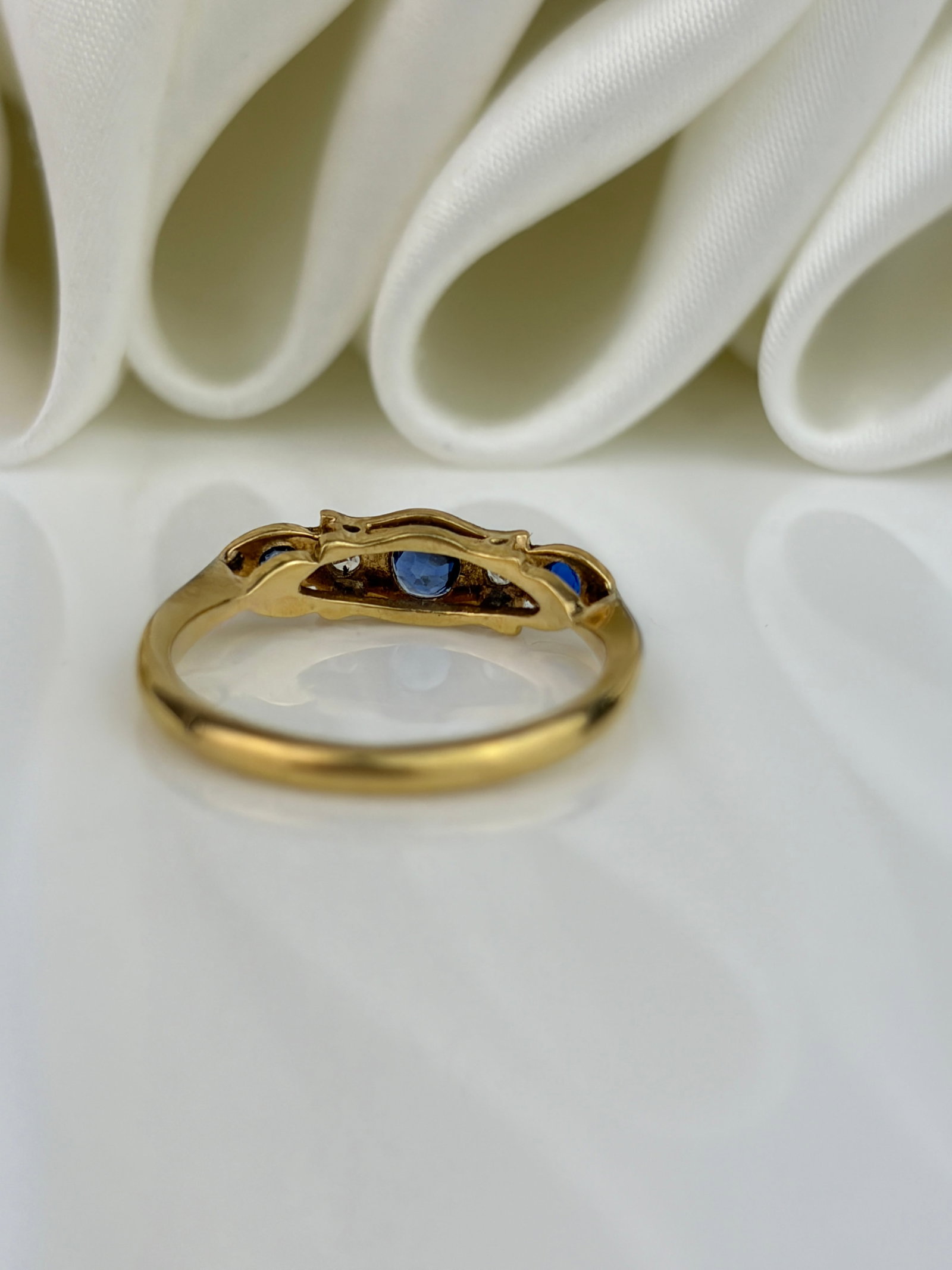 Antique Art Deco 18ct Gold and Platinum Sapphire and Diamond 5 Stone Ring - 3