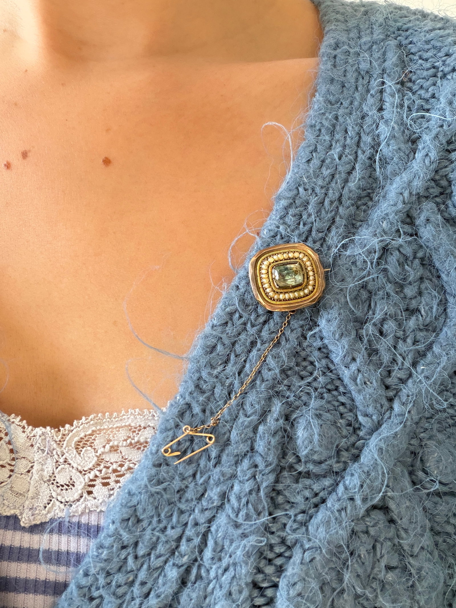 ANTIQUE C1830 FOILED STONE AND PEARL BROOCH IN GOLD - 4