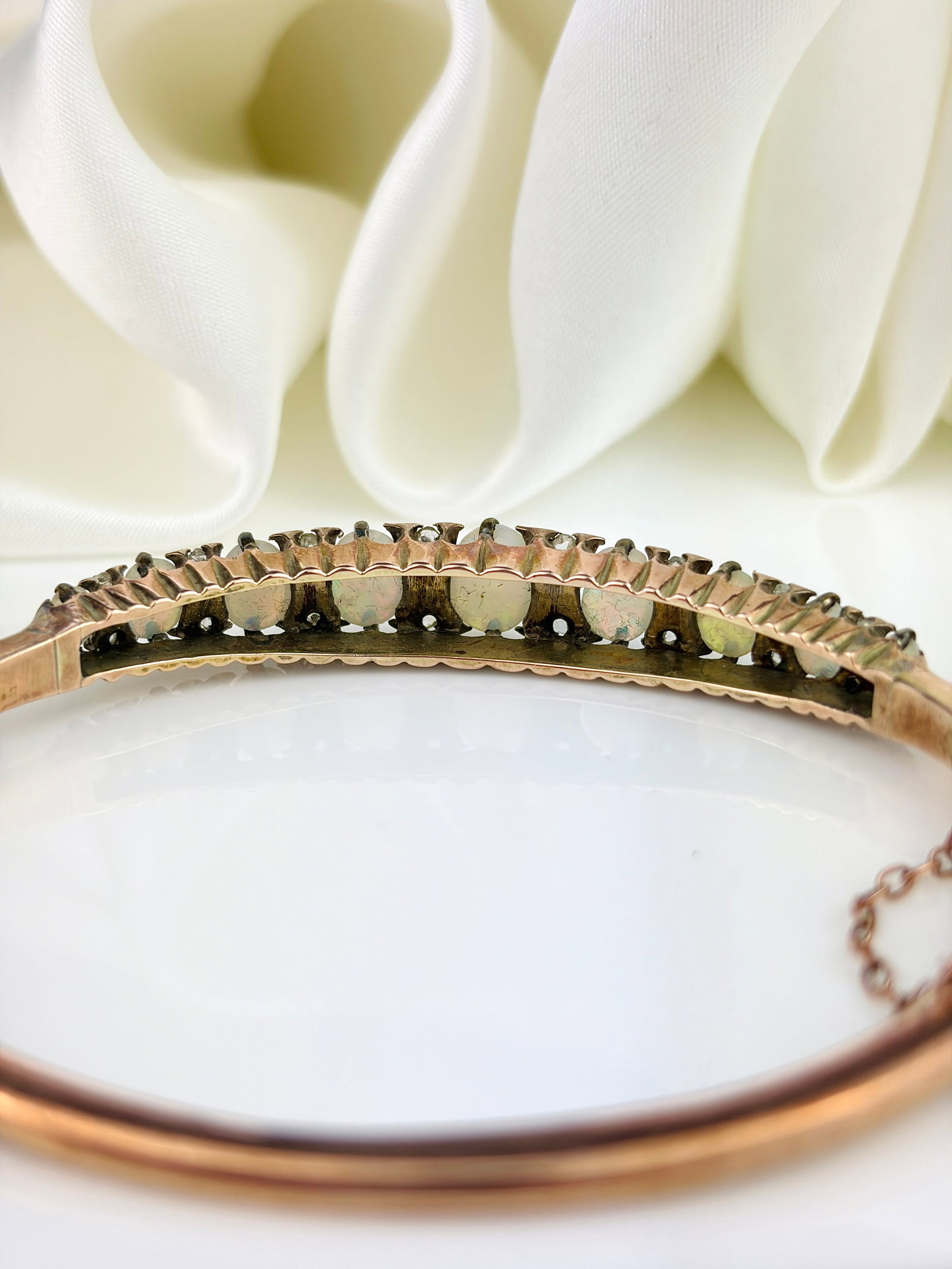 ANTIQUE OPAL AND DIAMOND 9ct GOLD BANGLE BRACELET - 3