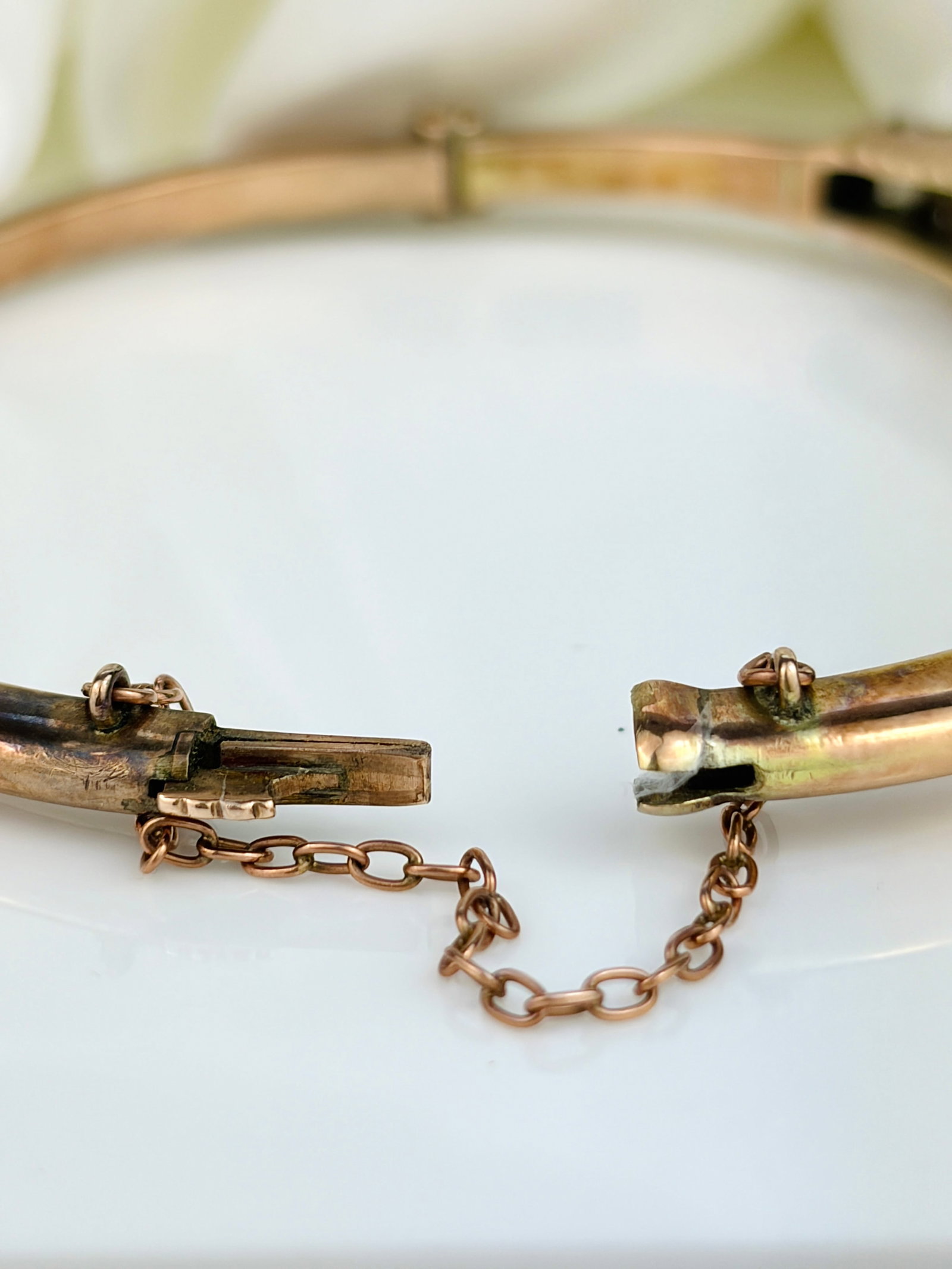 ANTIQUE OPAL AND DIAMOND 9ct GOLD BANGLE BRACELET - 4