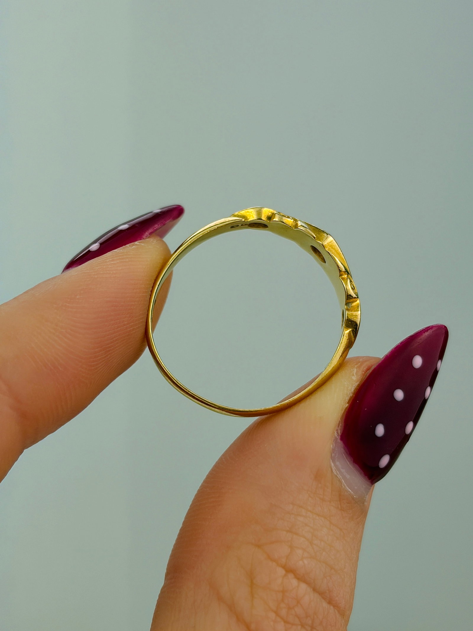 HEAVY c.1900 ANTIQUE 18CT YELLOW GOLD DIAMOND STAR SET 3 STONE RING - 6