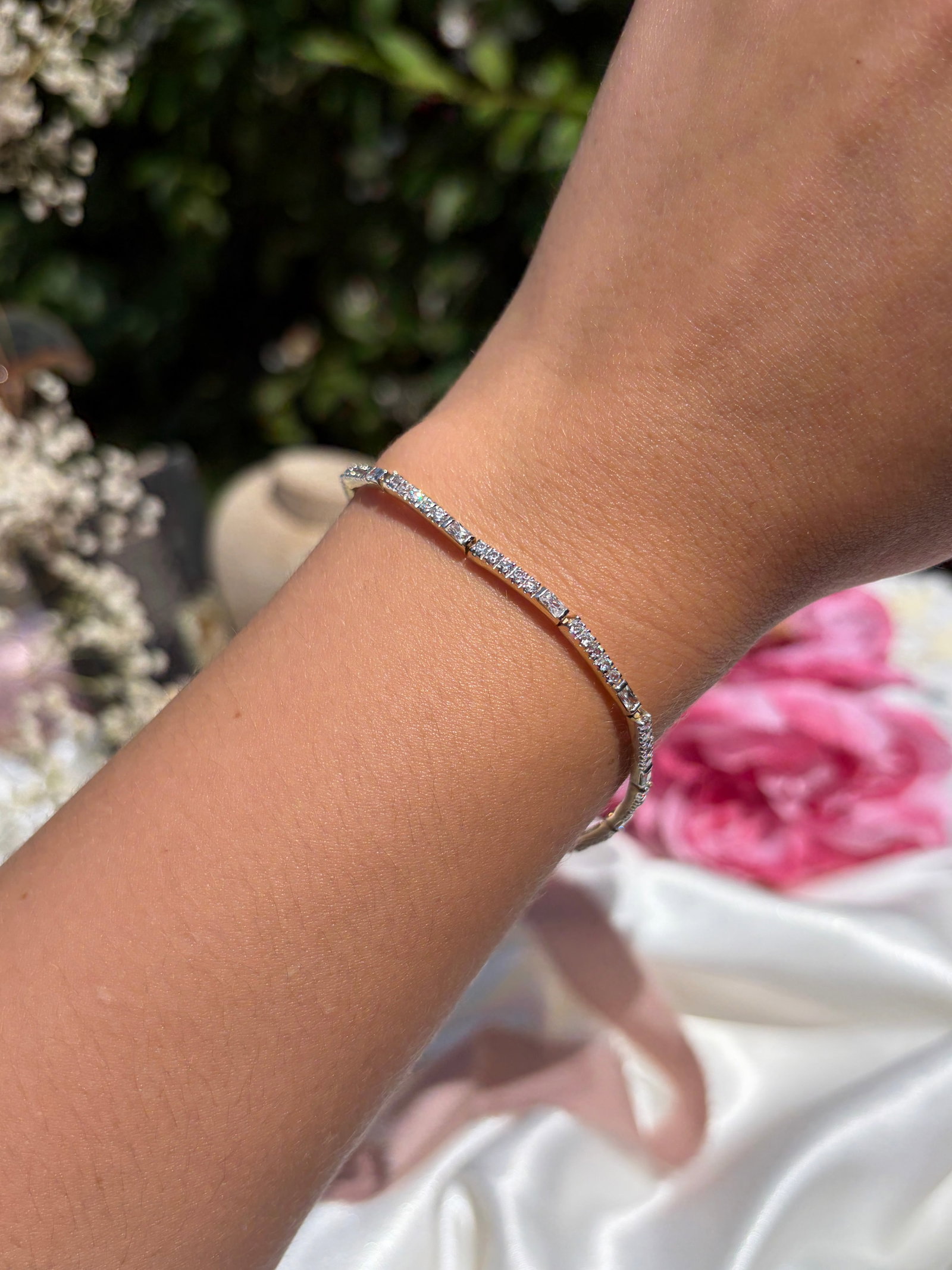 Vintage 14ct Yellow Gold White Stone Line Bracelet - 2