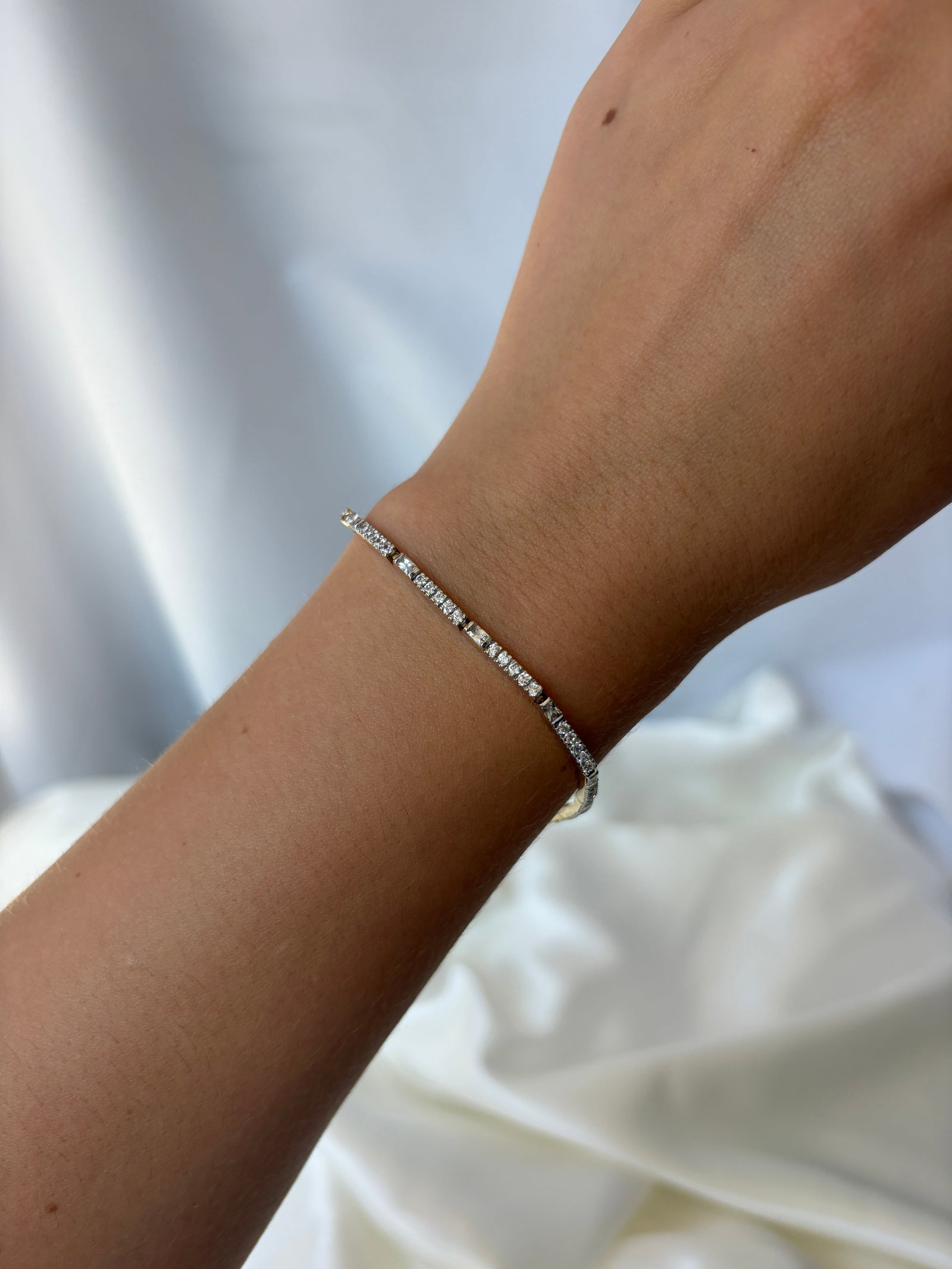 Vintage 14ct Yellow Gold White Stone Line Bracelet - 8
