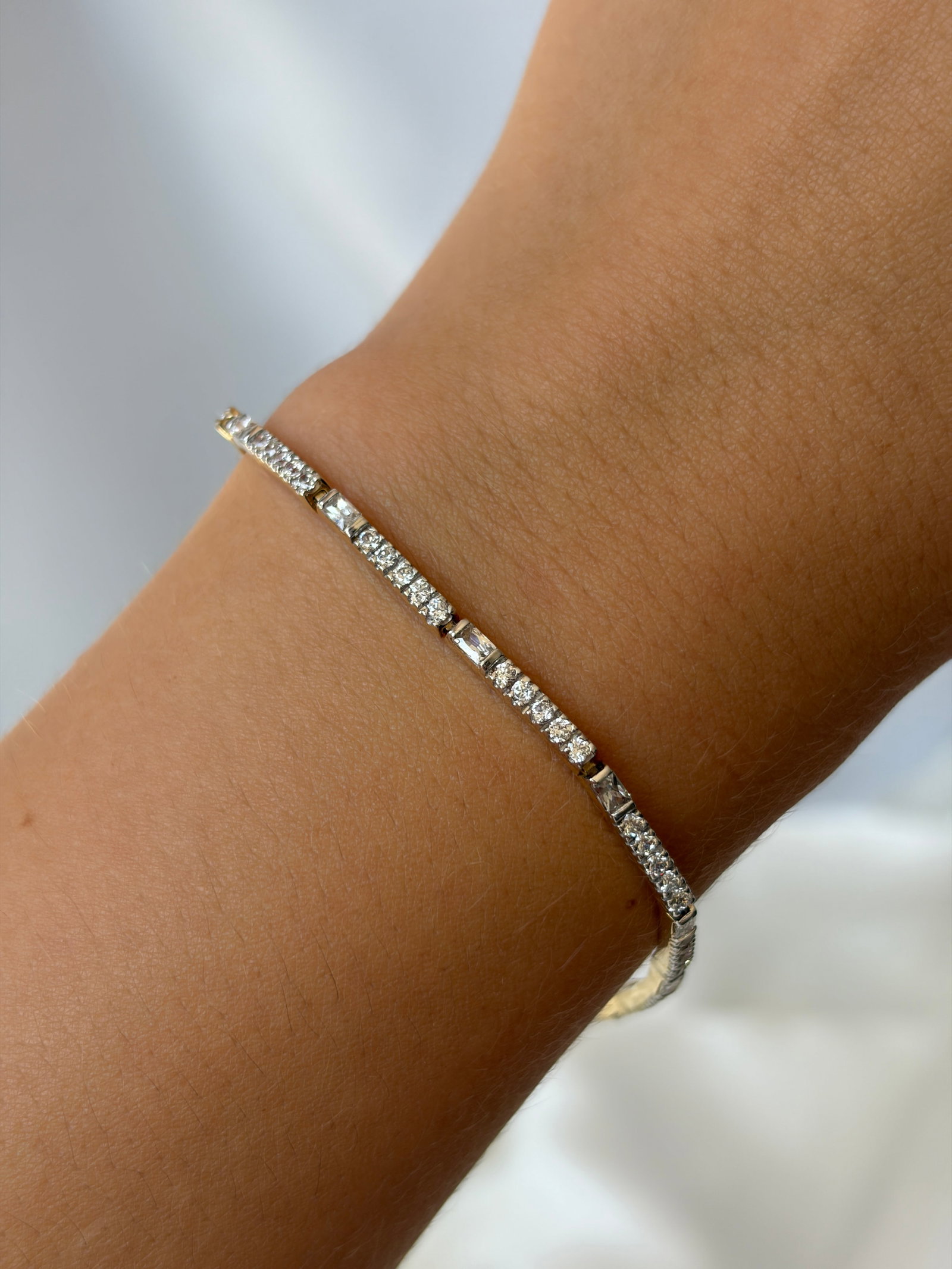 Vintage 14ct Yellow Gold White Stone Line Bracelet - 9