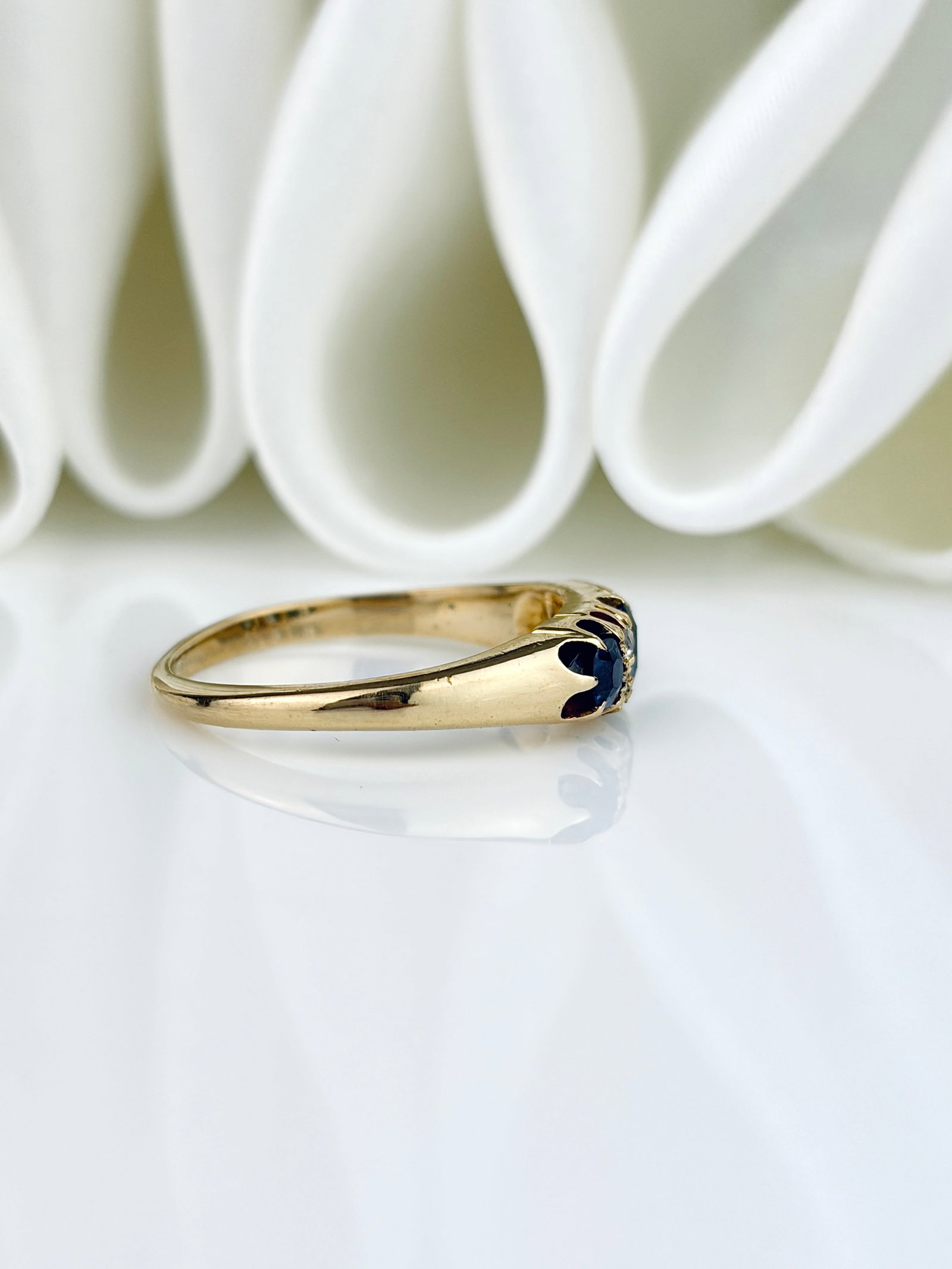 Wonderful Sapphire and Diamond 5 Stone Ring in Gold - 2