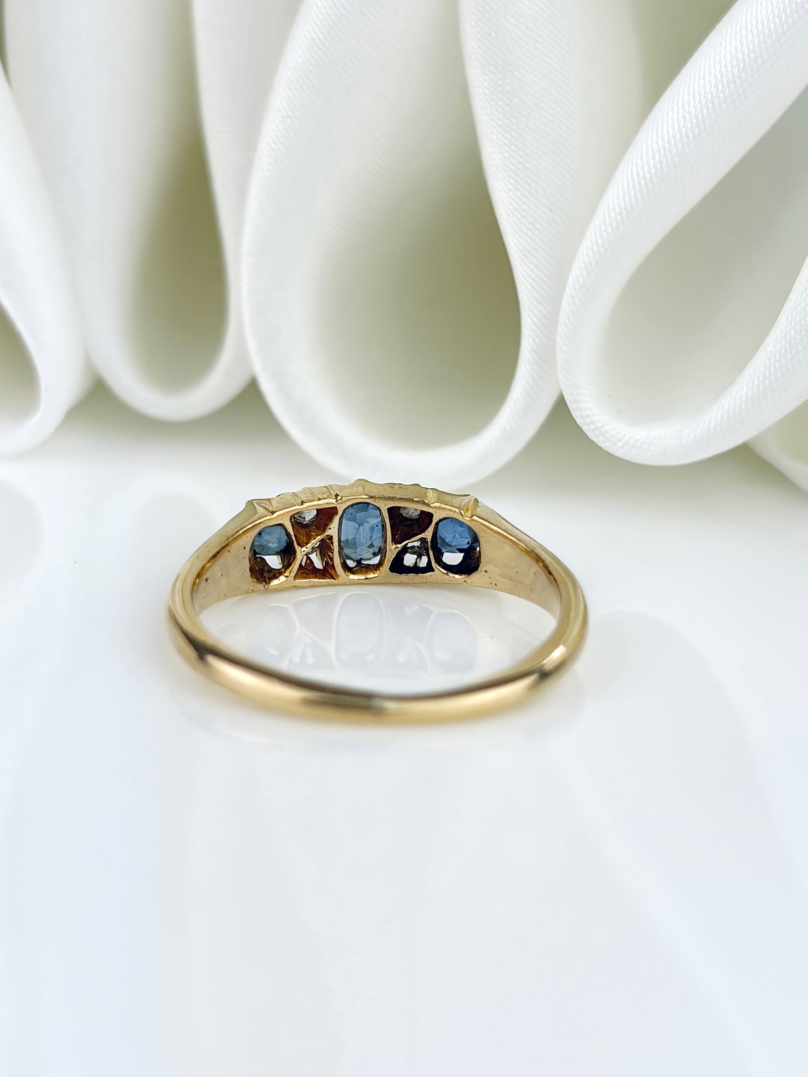 Wonderful Sapphire and Diamond 5 Stone Ring in Gold - 3