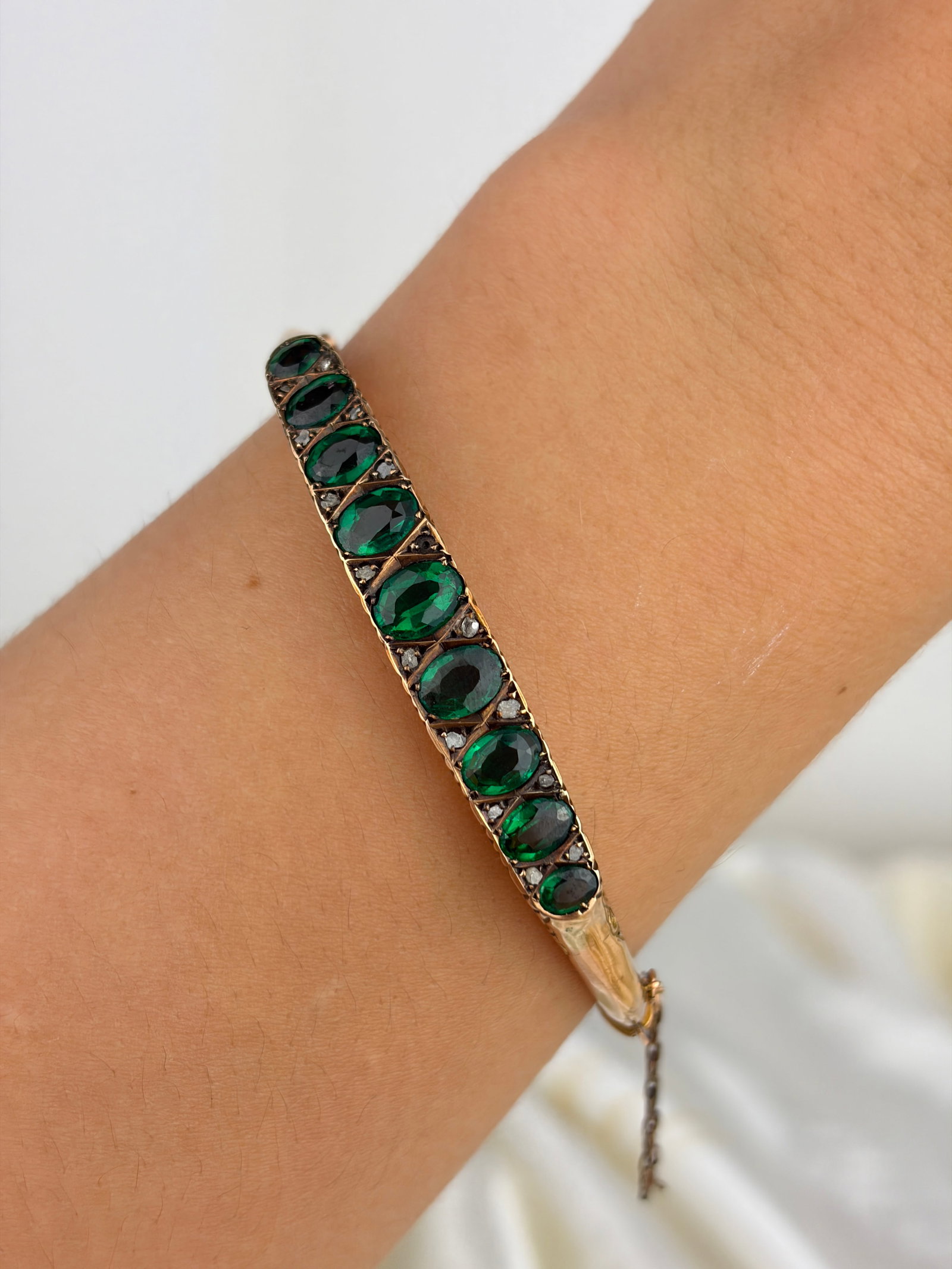 ANTIQUE C.1908 GREEN TOURMALINE AND DIAMOND BANGLE - 7