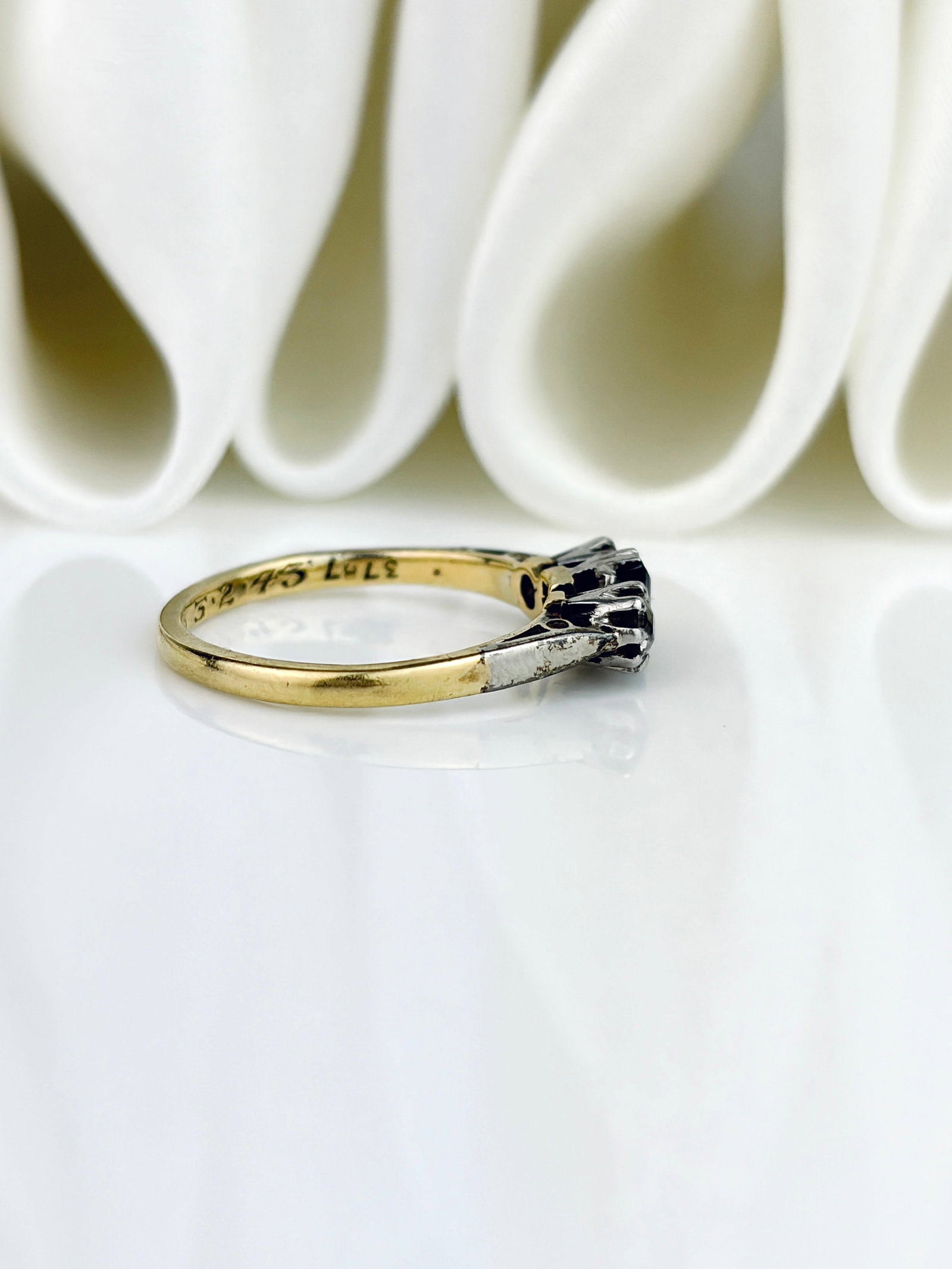 Sweet 18ct Gold and Platinum Sapphire and Diamond 3 Stone Ring - 2