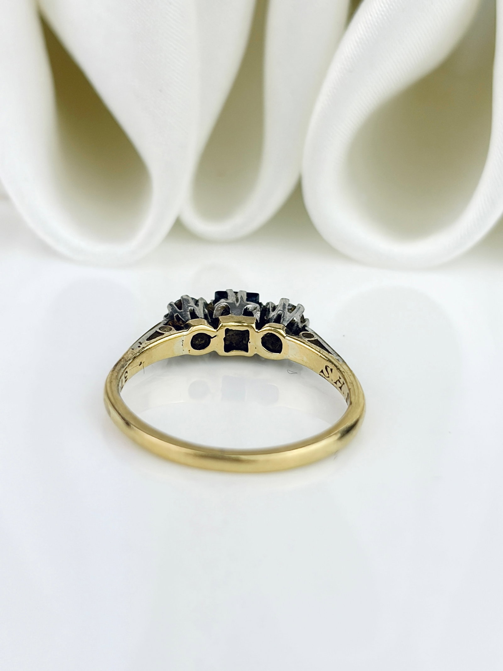 Sweet 18ct Gold and Platinum Sapphire and Diamond 3 Stone Ring - 3