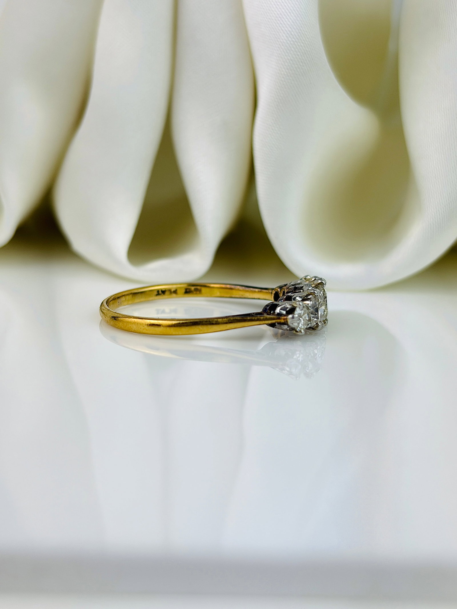 Antique 18ct Gold and Platinum 1.05ct Diamond 5 Stone Ring - 2