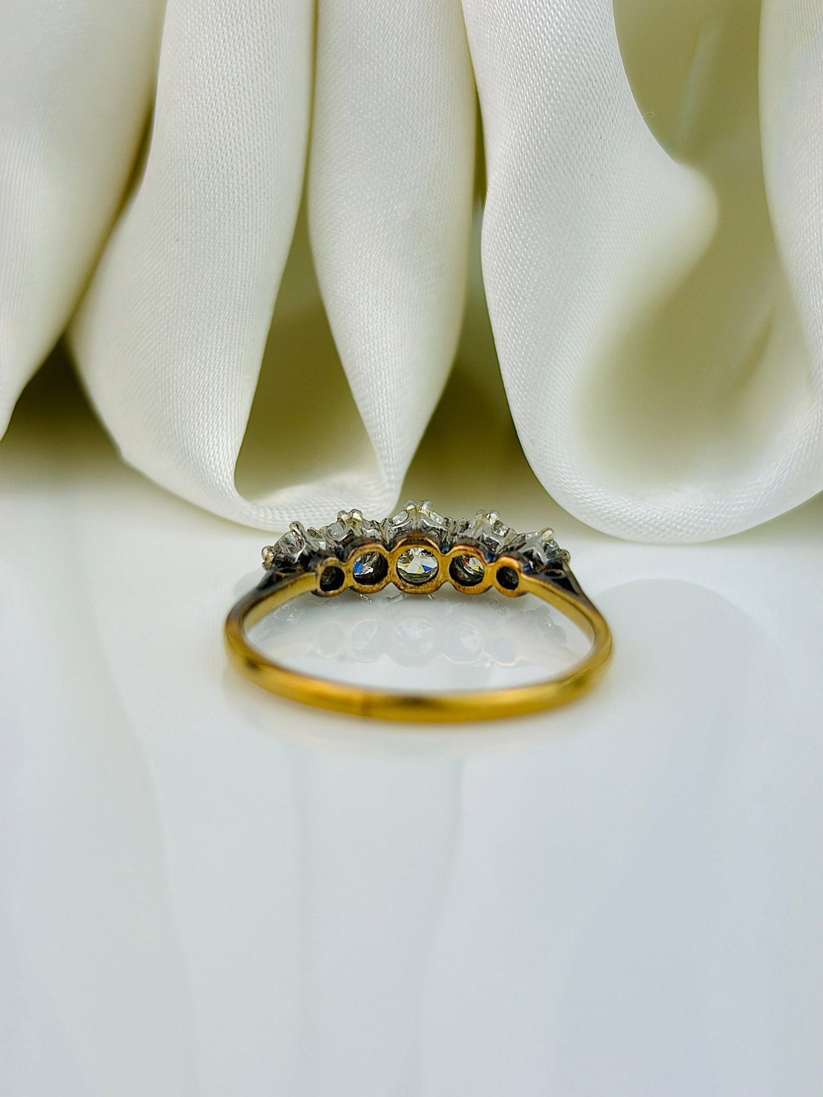 Antique 18ct Gold and Platinum 1.05ct Diamond 5 Stone Ring - 3