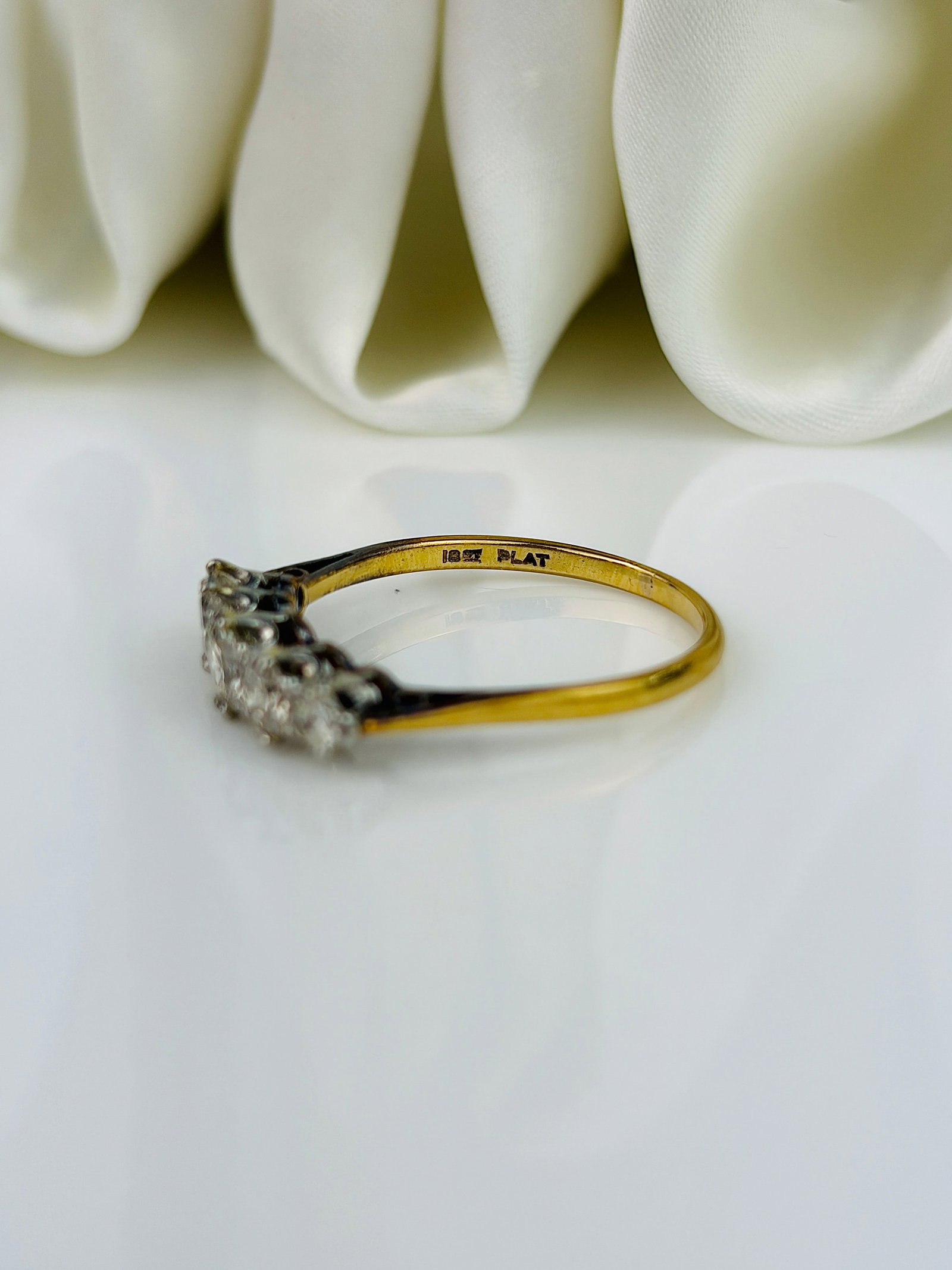 Antique 18ct Gold and Platinum 1.05ct Diamond 5 Stone Ring - 4