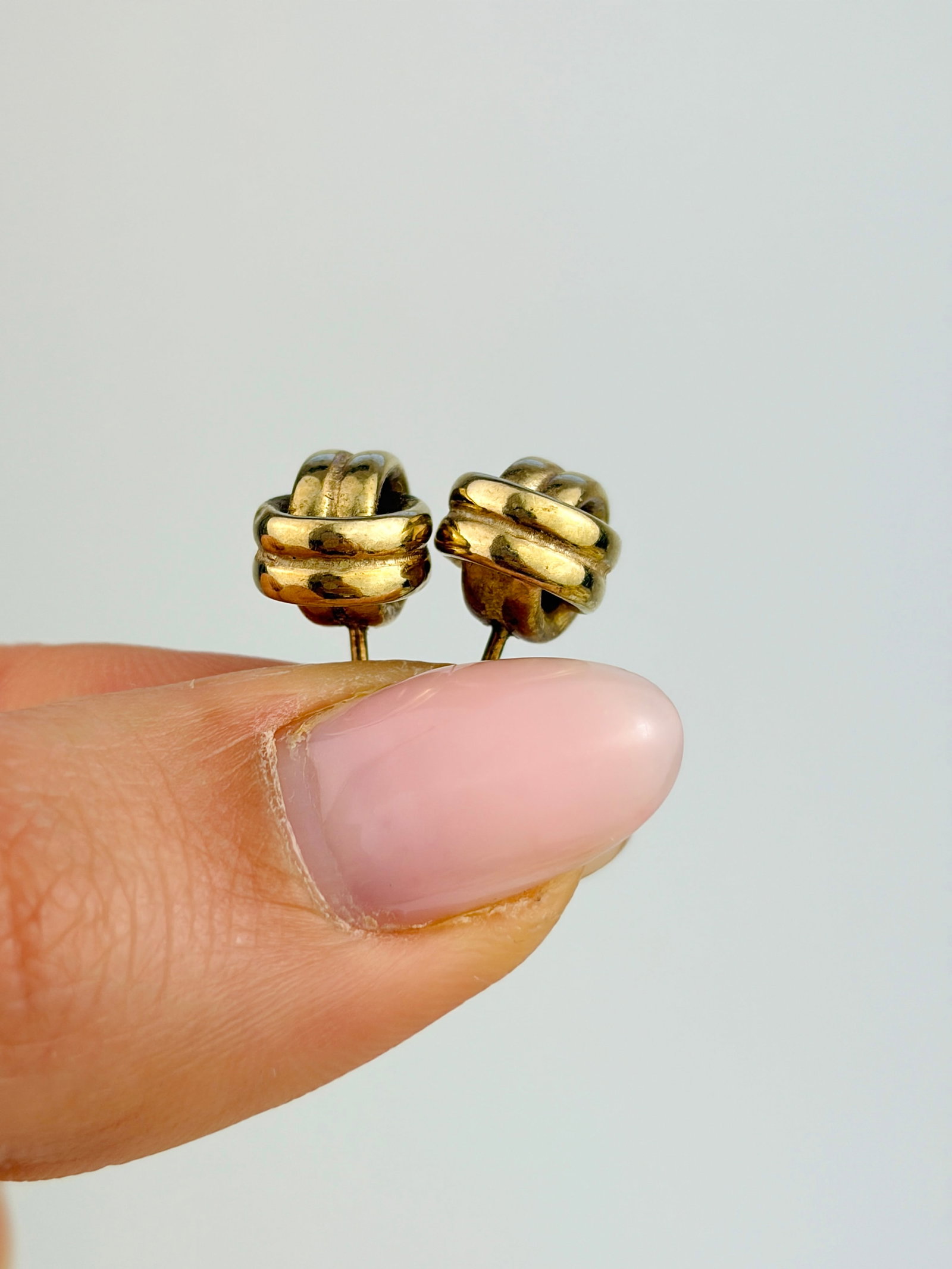 VINTAGE 9CT YELLOW GOLD TWISTED KNOT STUD EARRINGS - 2