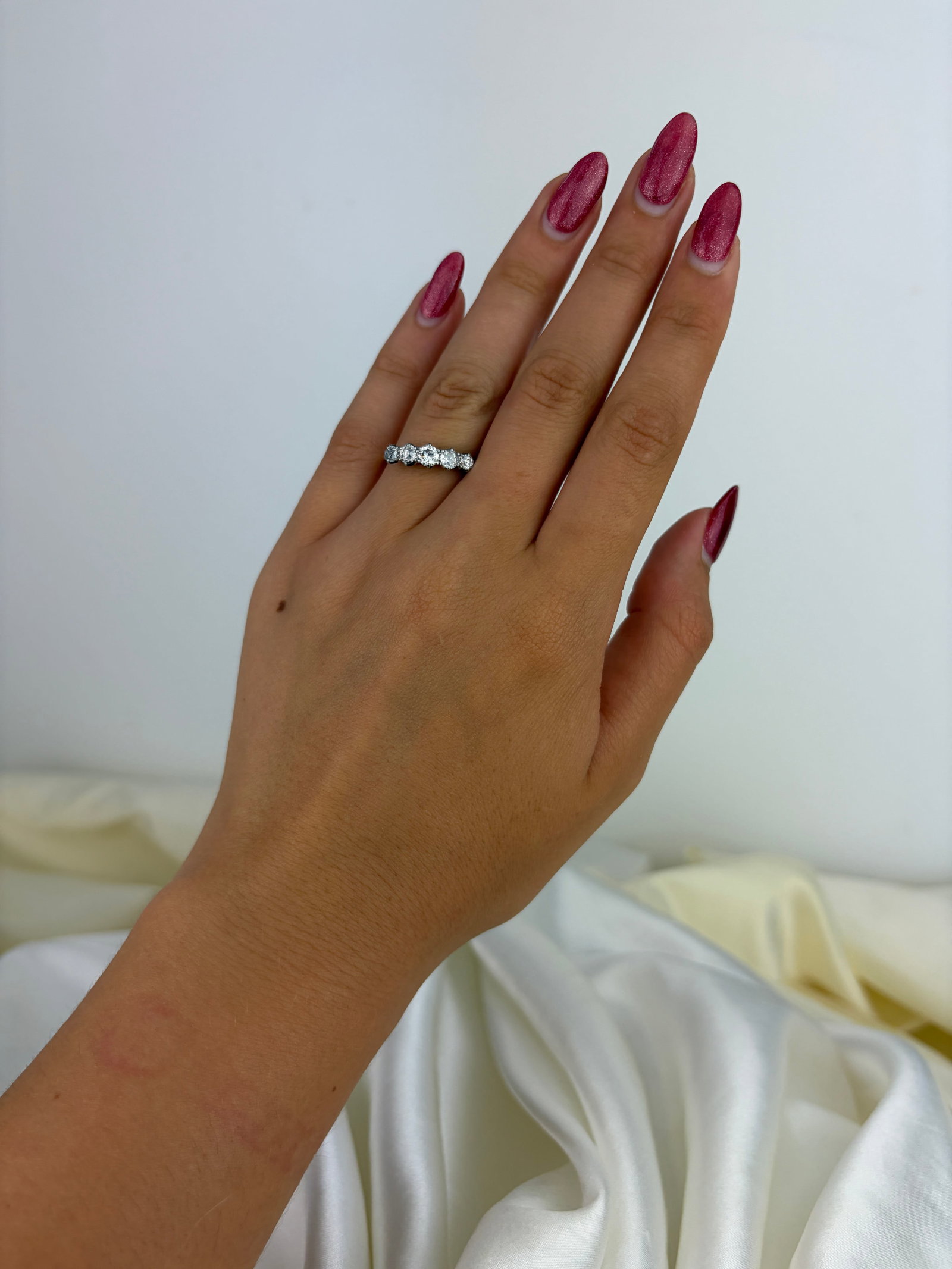 Wonderful 18ct Yellow Gold 1.10ct total Diamond 5 Stone Ring - 7