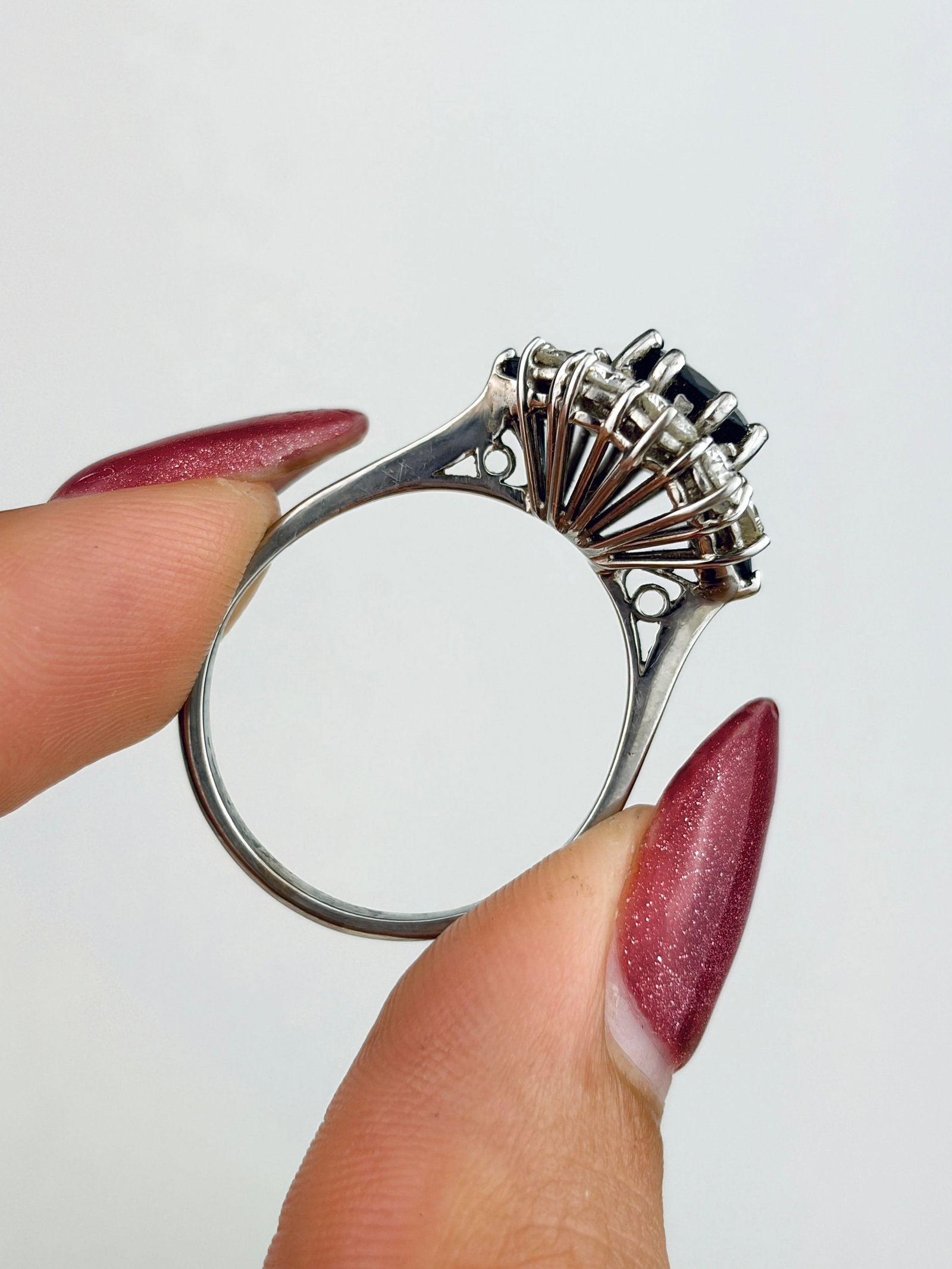 Vintage Large Sapphire and Diamond Cluster Ring in White Gold - 6