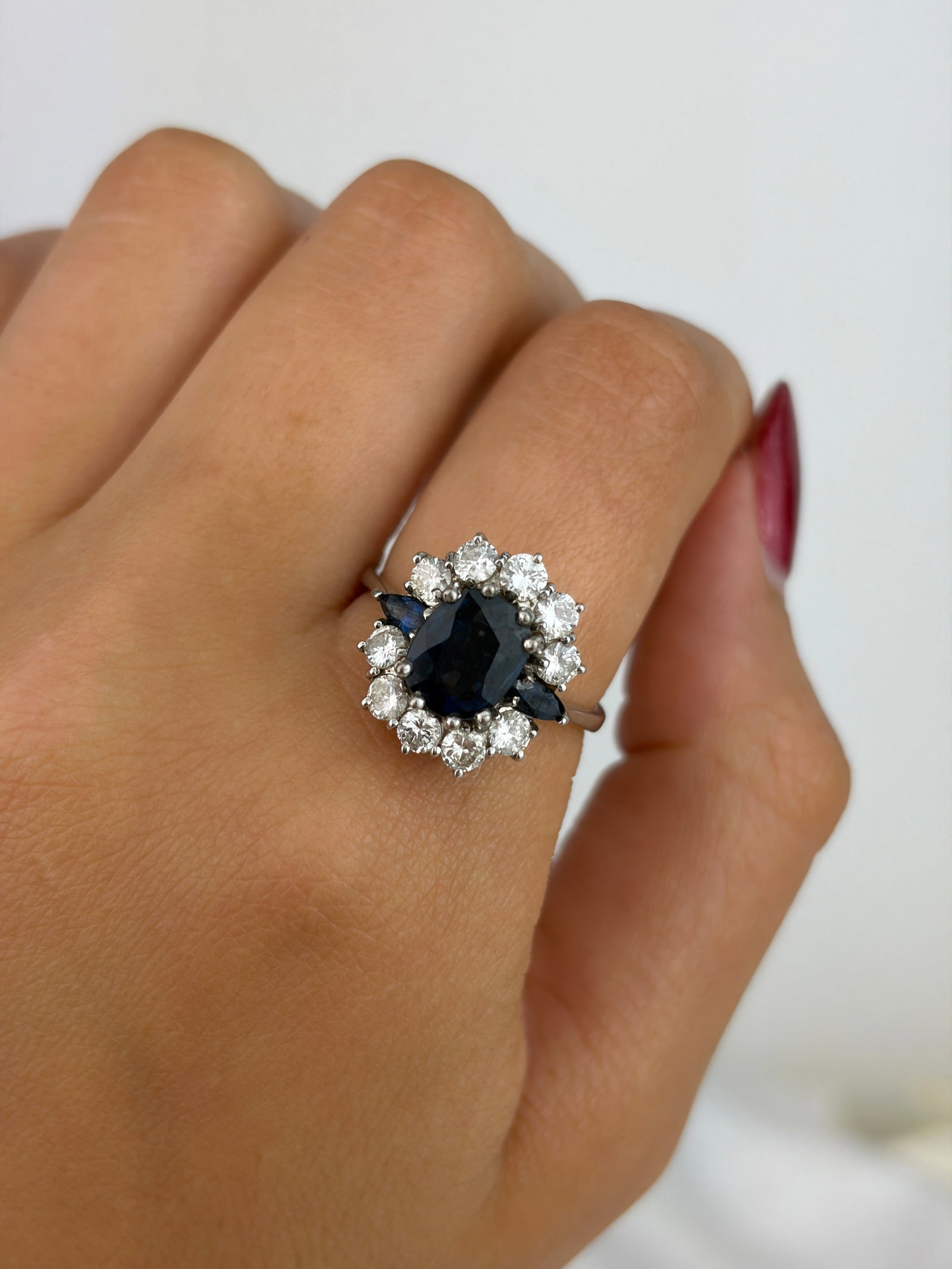 Vintage Large Sapphire and Diamond Cluster Ring in White Gold - 8