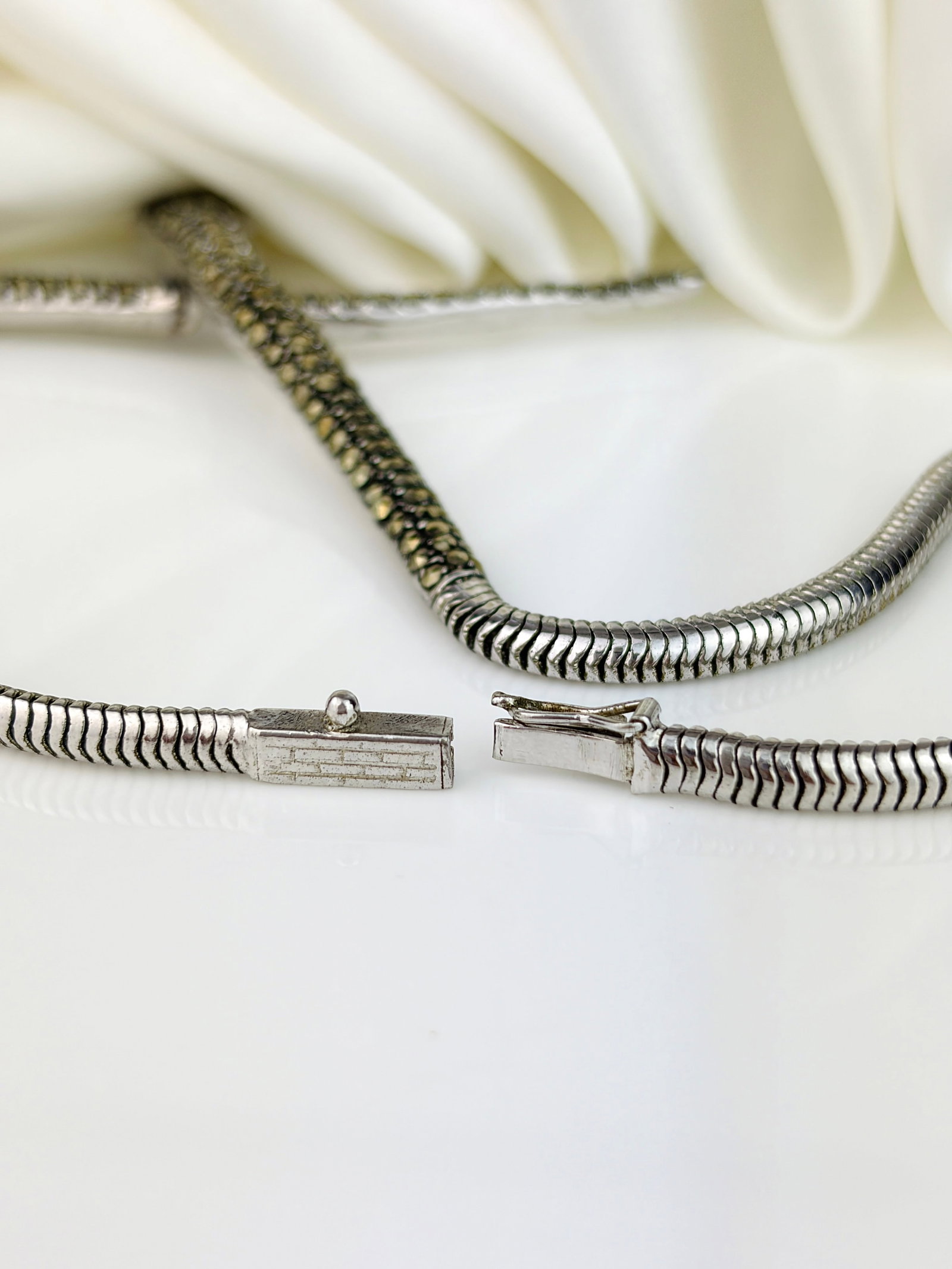 WONDERFUL SILVER MARCASITE SNAKE GAS PIPE NECKLACE WITH GREEN PASTE EYES - 6