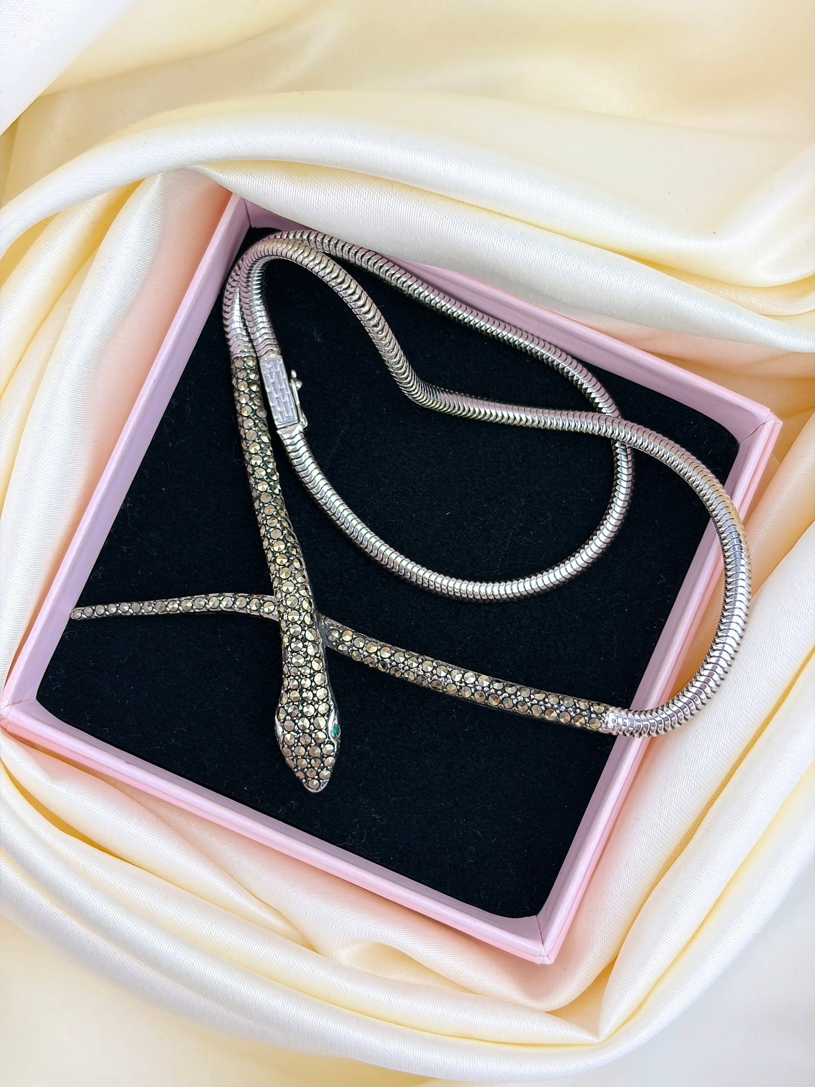 WONDERFUL SILVER MARCASITE SNAKE GAS PIPE NECKLACE WITH GREEN PASTE EYES - 8