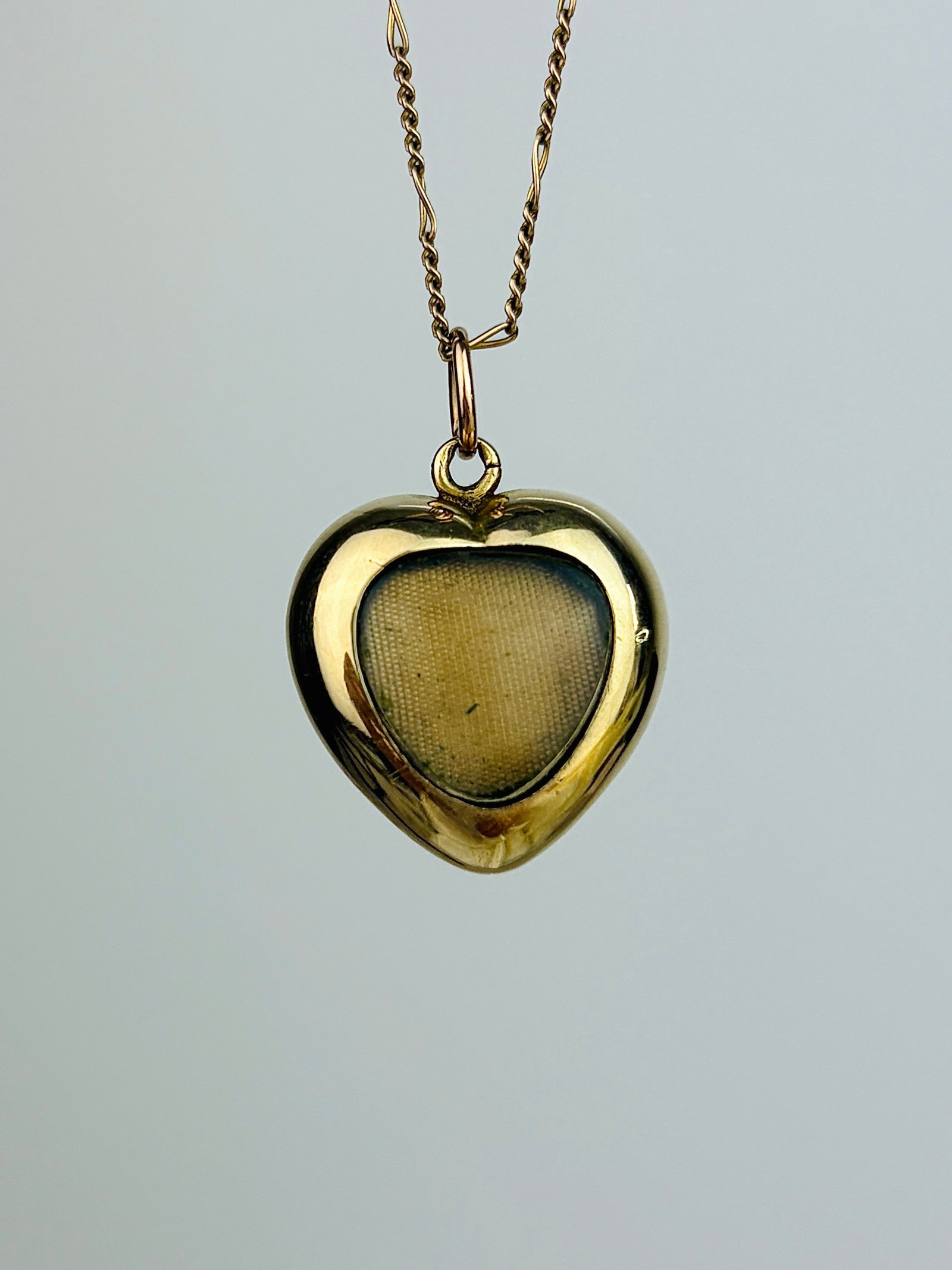 Antique Cabochon Garnet and Gold Ornate Design, Locket Back Heart Pendant - 3