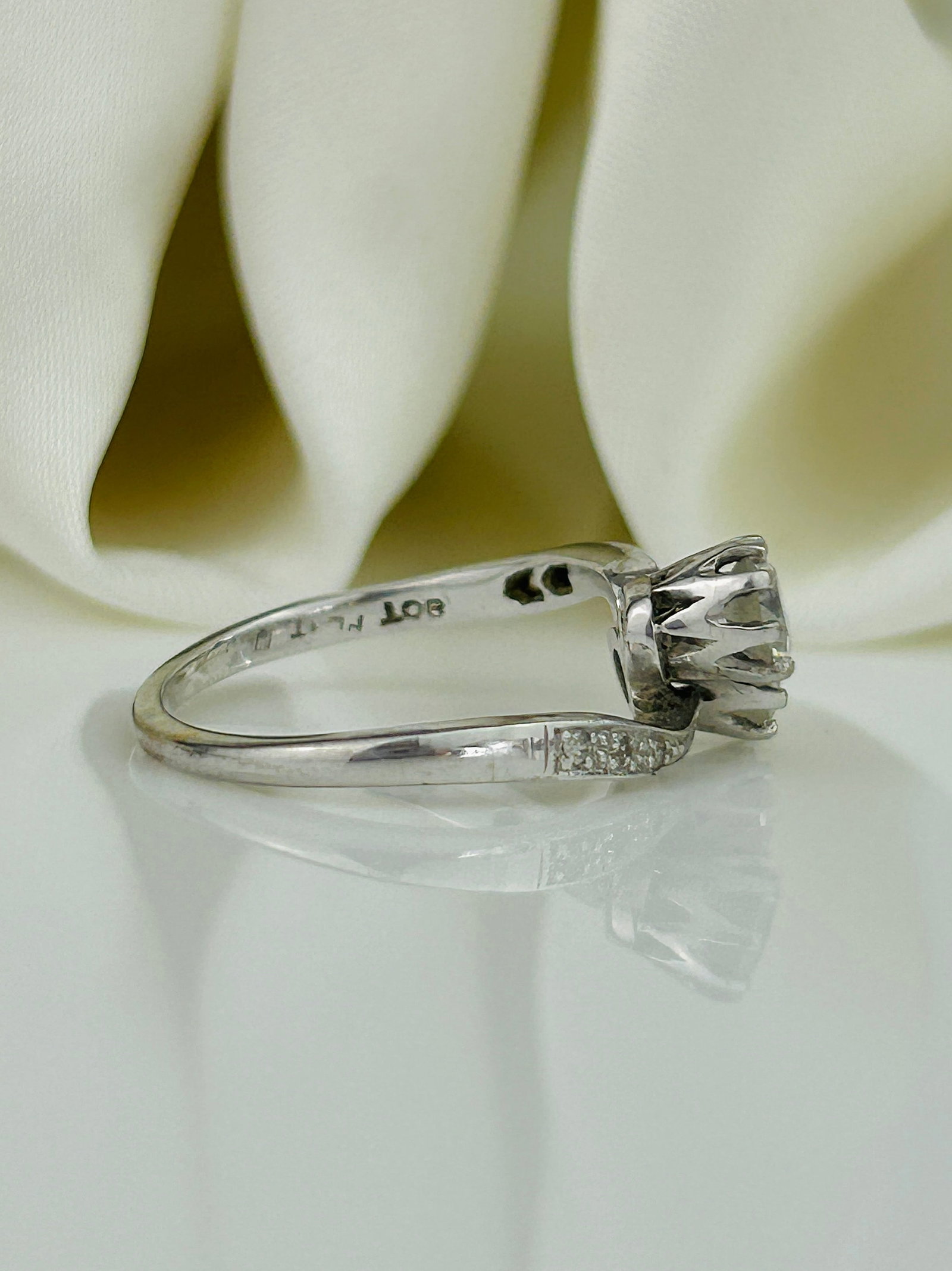 Vintage 18ct White Gold and Platinum Diamond Toi Et Moi Ring - 2