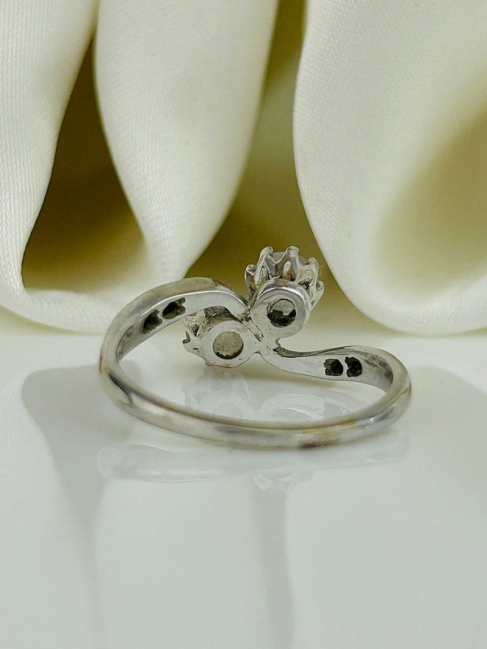 Vintage 18ct White Gold and Platinum Diamond Toi Et Moi Ring - 3