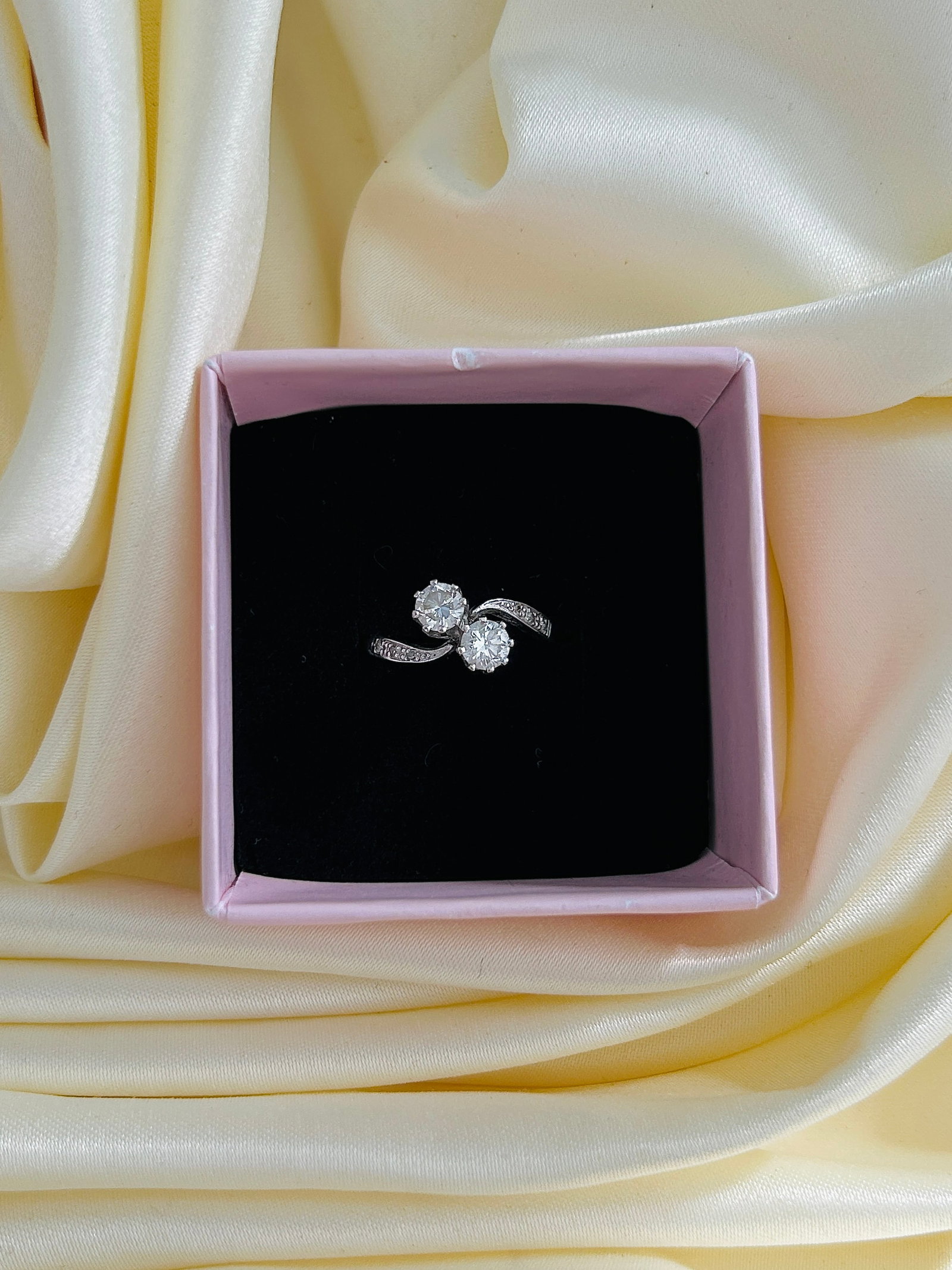 Vintage 18ct White Gold and Platinum Diamond Toi Et Moi Ring - 7