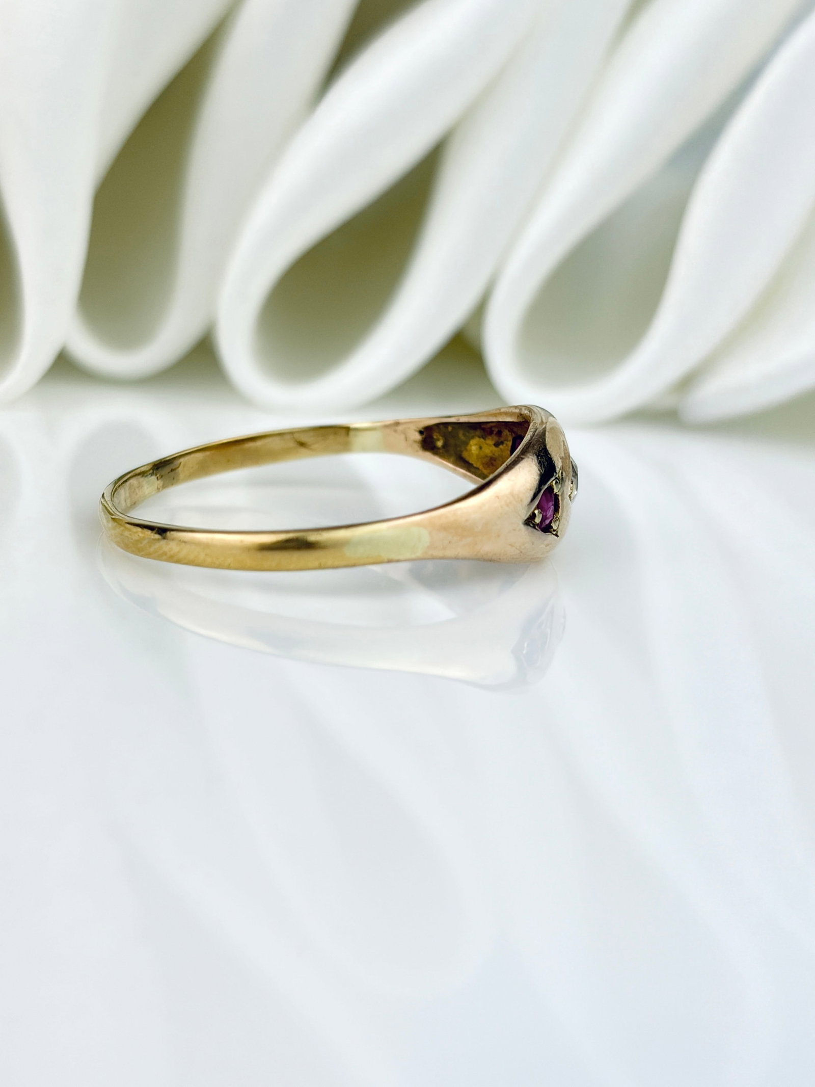 Antique 18ct Yellow Gold Domed Diamond and Ruby 3 Stone Ring - 2