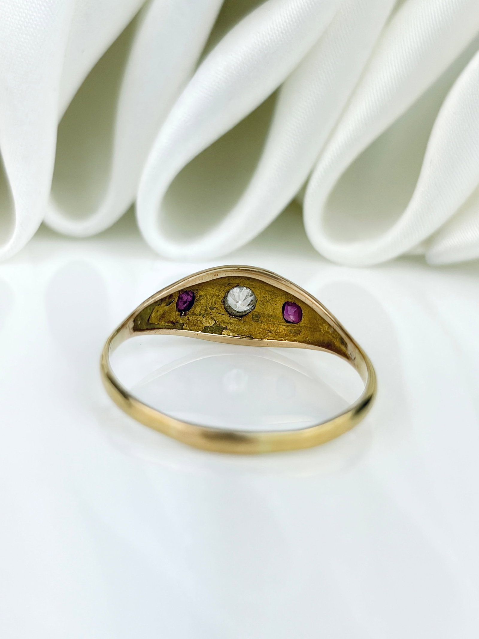 Antique 18ct Yellow Gold Domed Diamond and Ruby 3 Stone Ring - 3