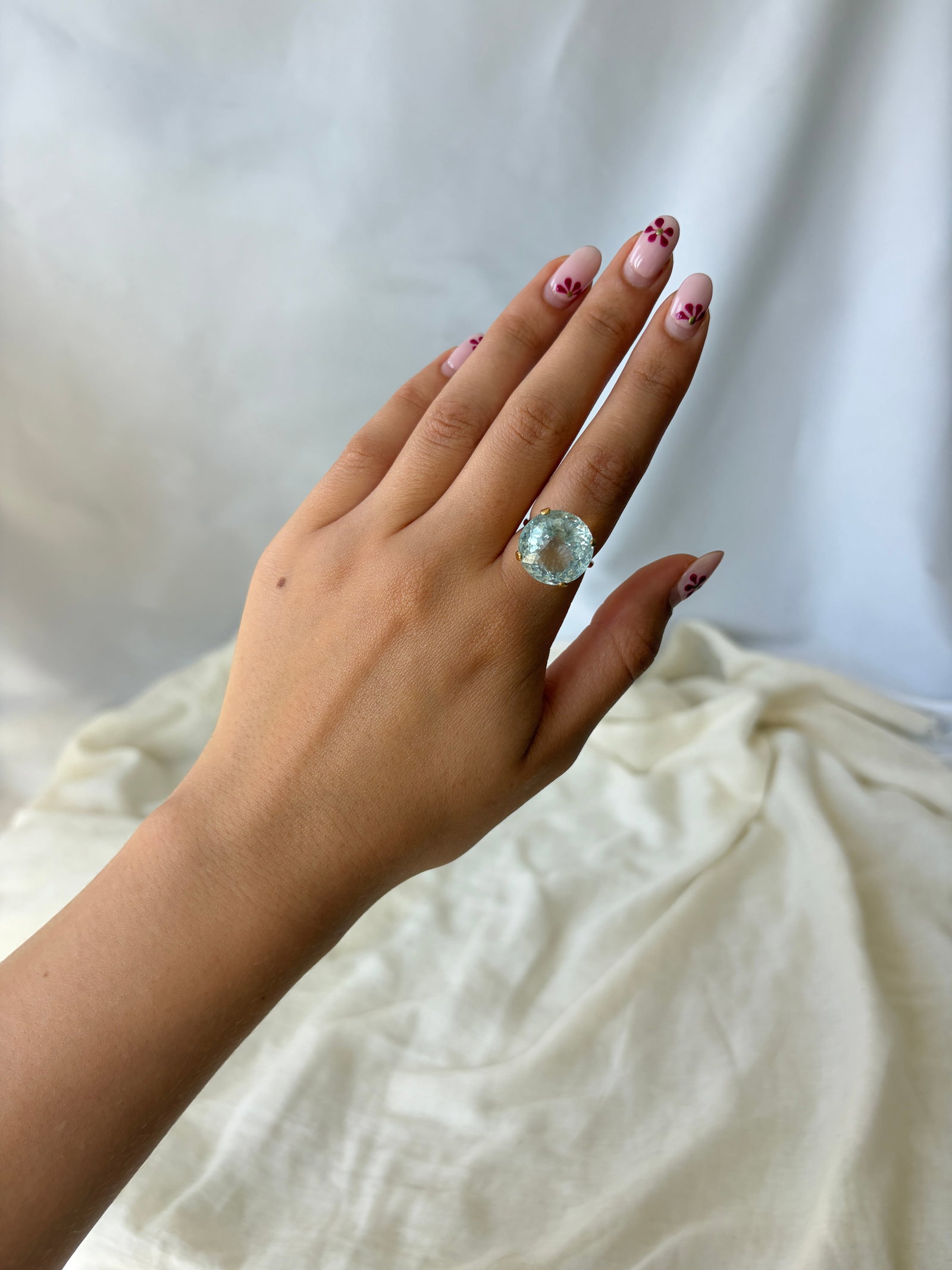 18CT YELLOW GOLD HUGE 10CT AQUAMARINE SOLITAIRE RING - 2