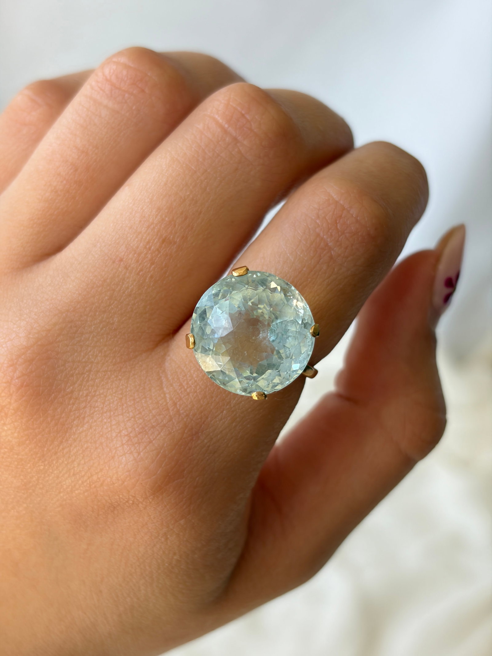 18CT YELLOW GOLD HUGE 10CT AQUAMARINE SOLITAIRE RING - 3