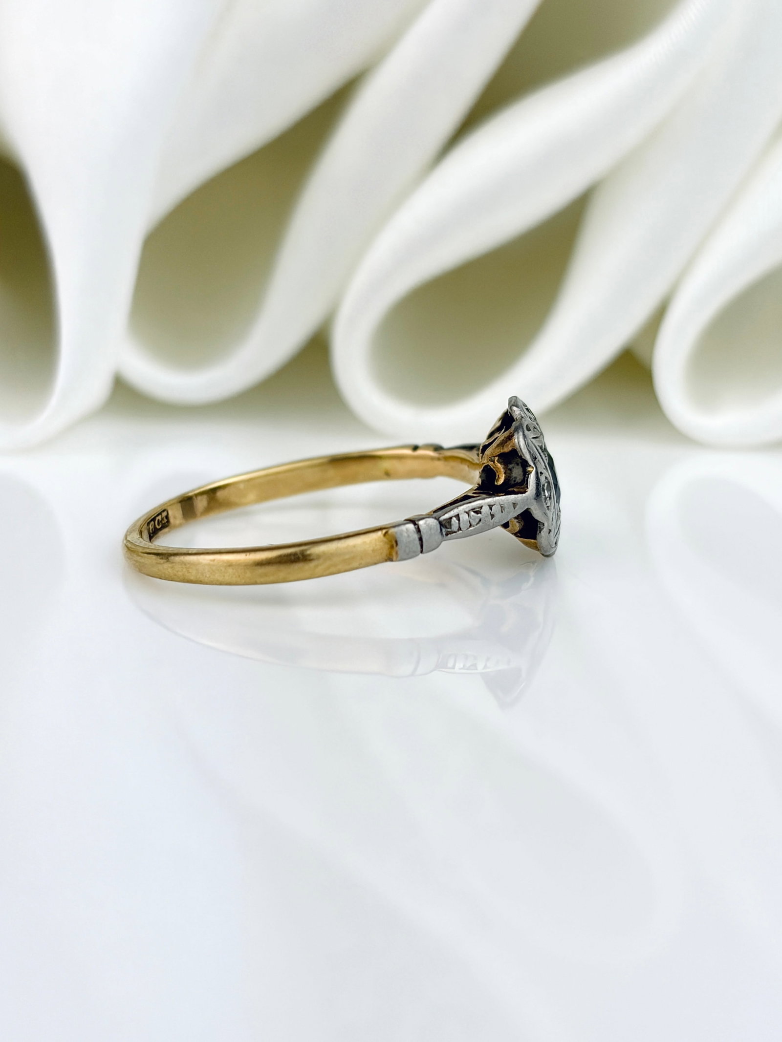 Lovely Art Deco 18ct Gold Sapphire and Diamond Ring - 2